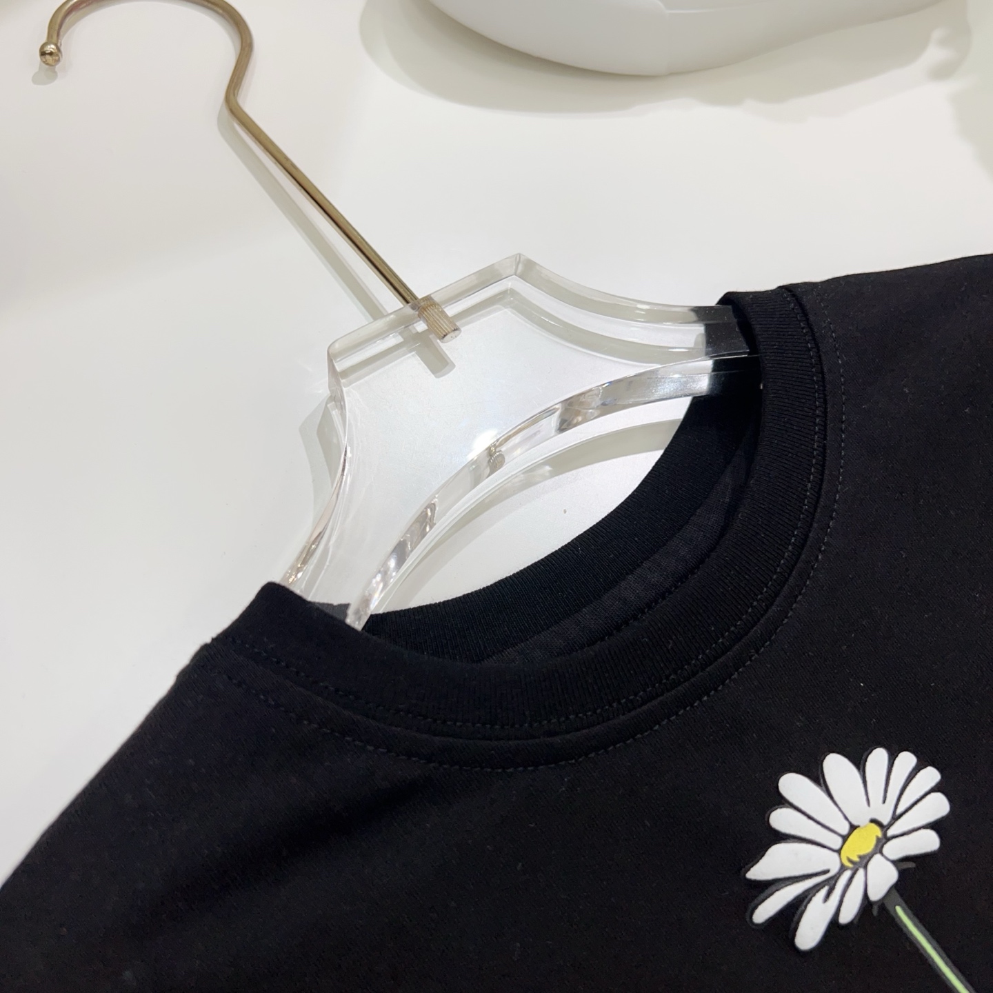 Burberry Kids Black Cotton T-Shirt with Knight & Daisy Graphic (Size 100-160) 8 i1748543699992 4803 0 6