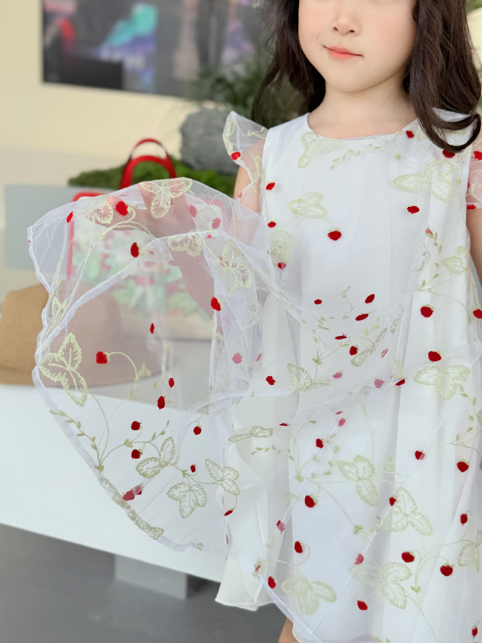 Gucci Kids White Strawberry Embroidered Dress - Size 100-150 10 i1749039346281 4721 0 8