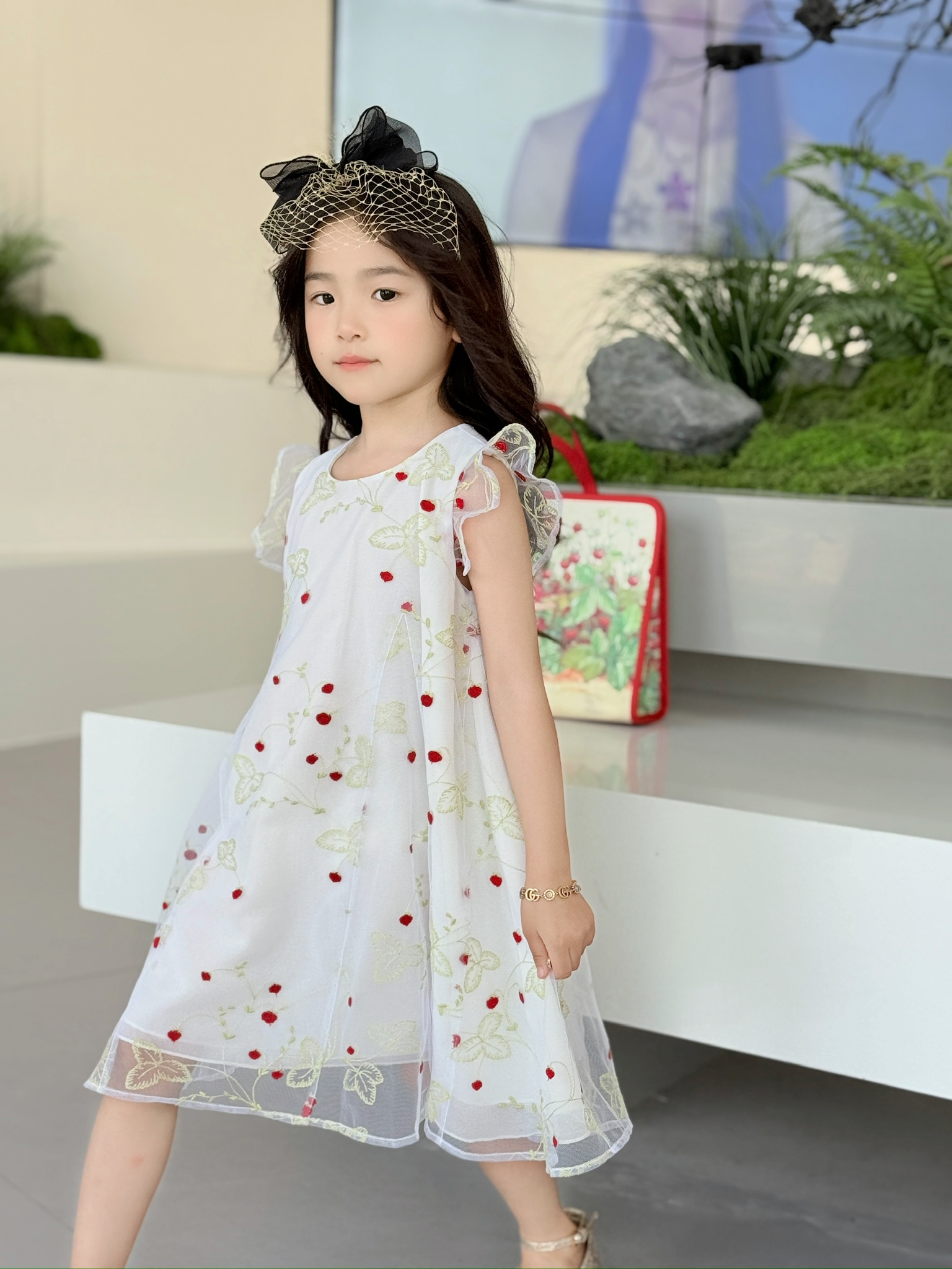 Gucci Kids White Strawberry Embroidered Dress - Size 100-150 6 i1749039346281 5580 0 4