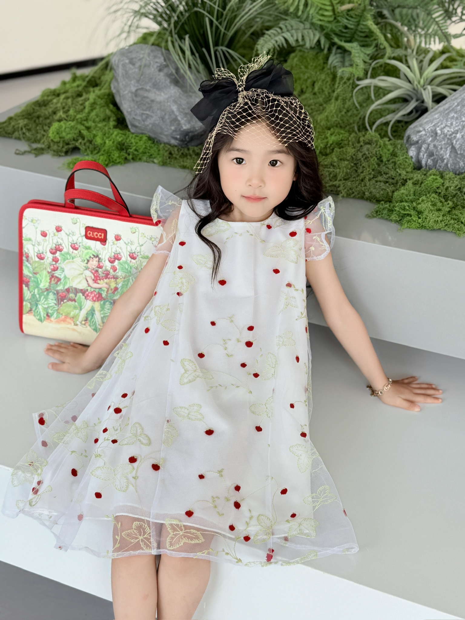 Gucci Kids White Strawberry Embroidered Dress - Size 100-150 9 i1749039346282 1627 0 7