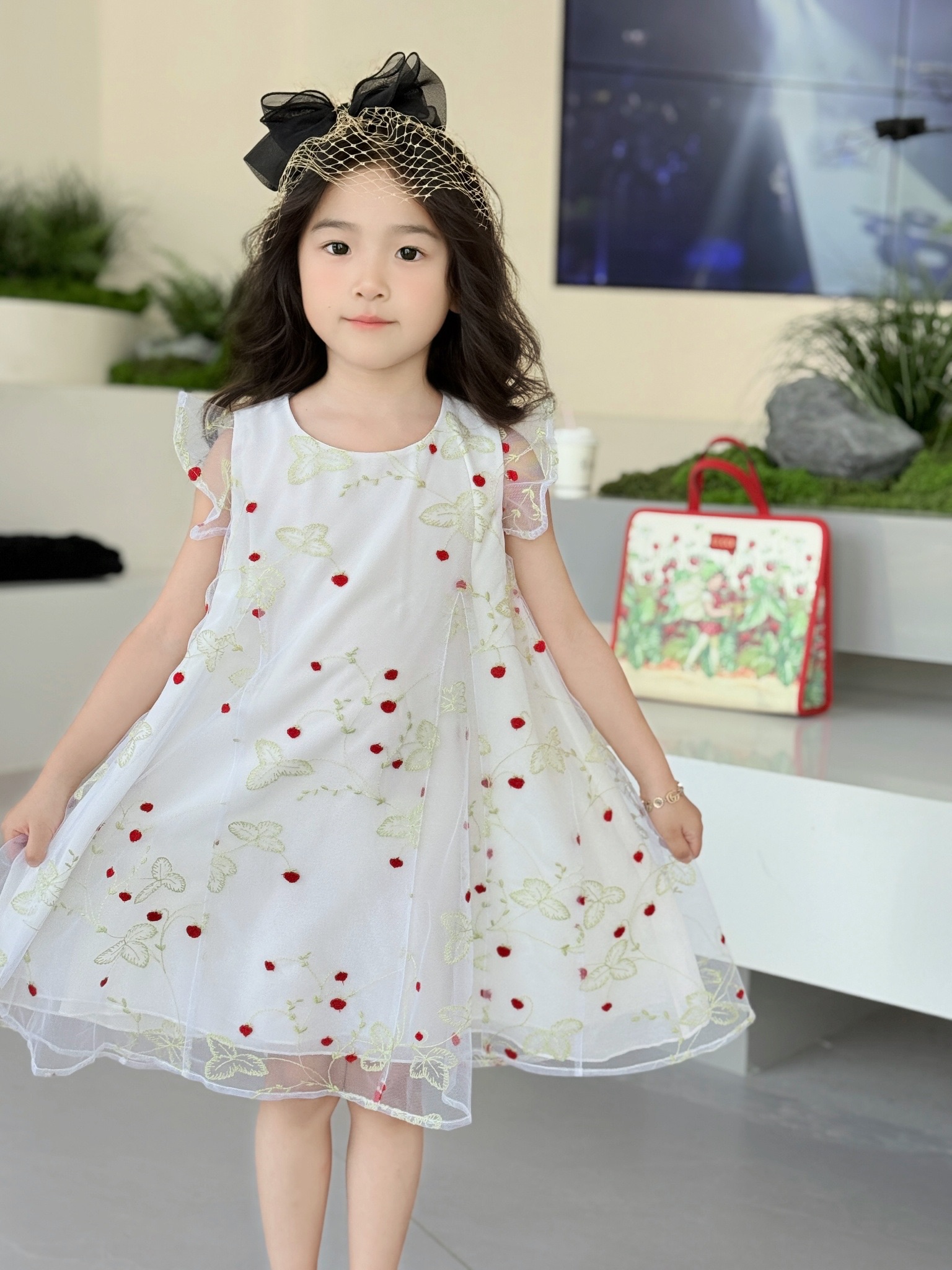 Gucci Kids White Strawberry Embroidered Dress - Size 100-150 7 i1749039348066 6553 0 5