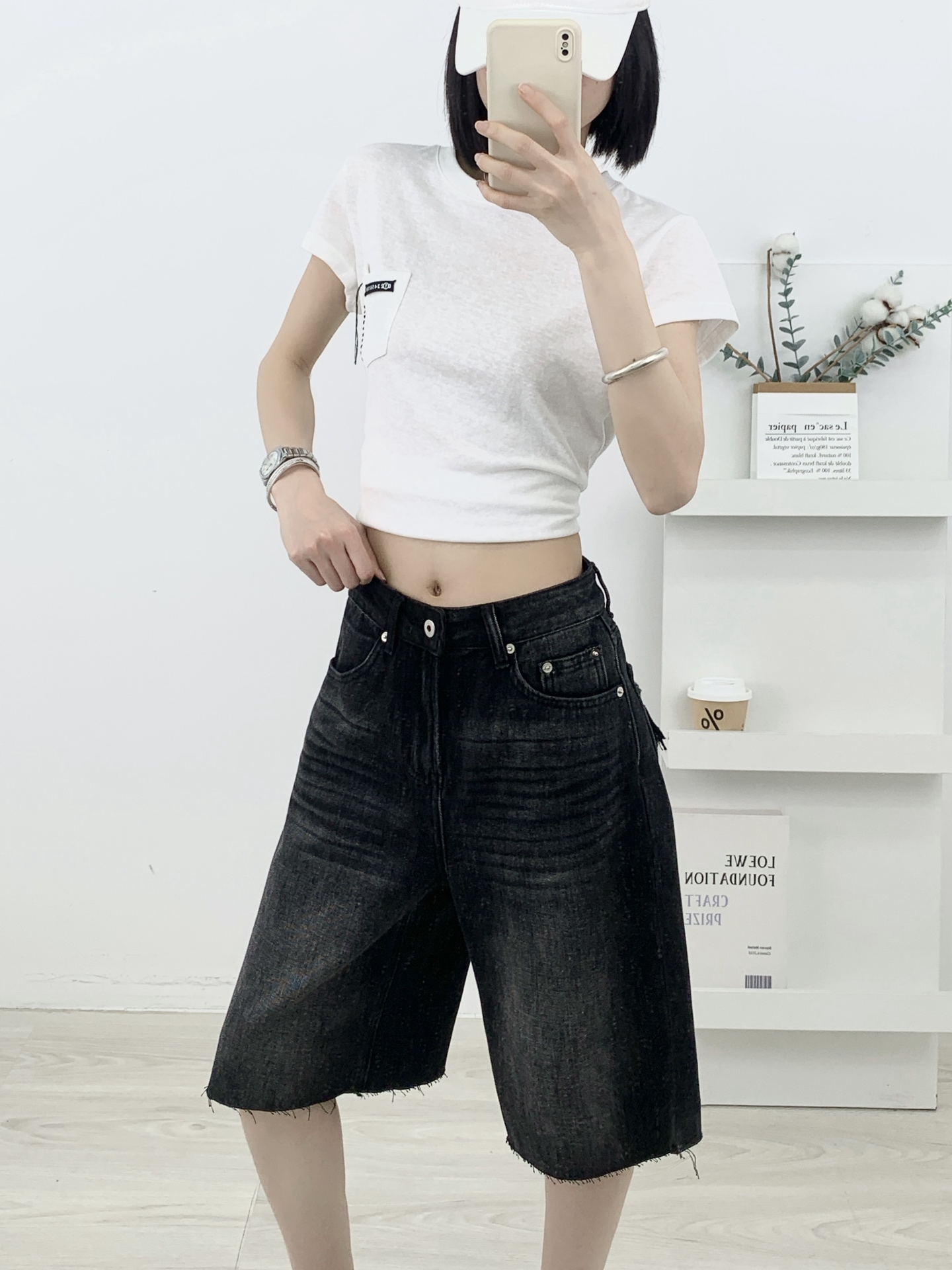 NO:860268,alexander wang raw edge embroidered ripped pants,,alexander wang,19860909大王毛边刺绣破洞中裤,,alexander wang,,Women's clothing