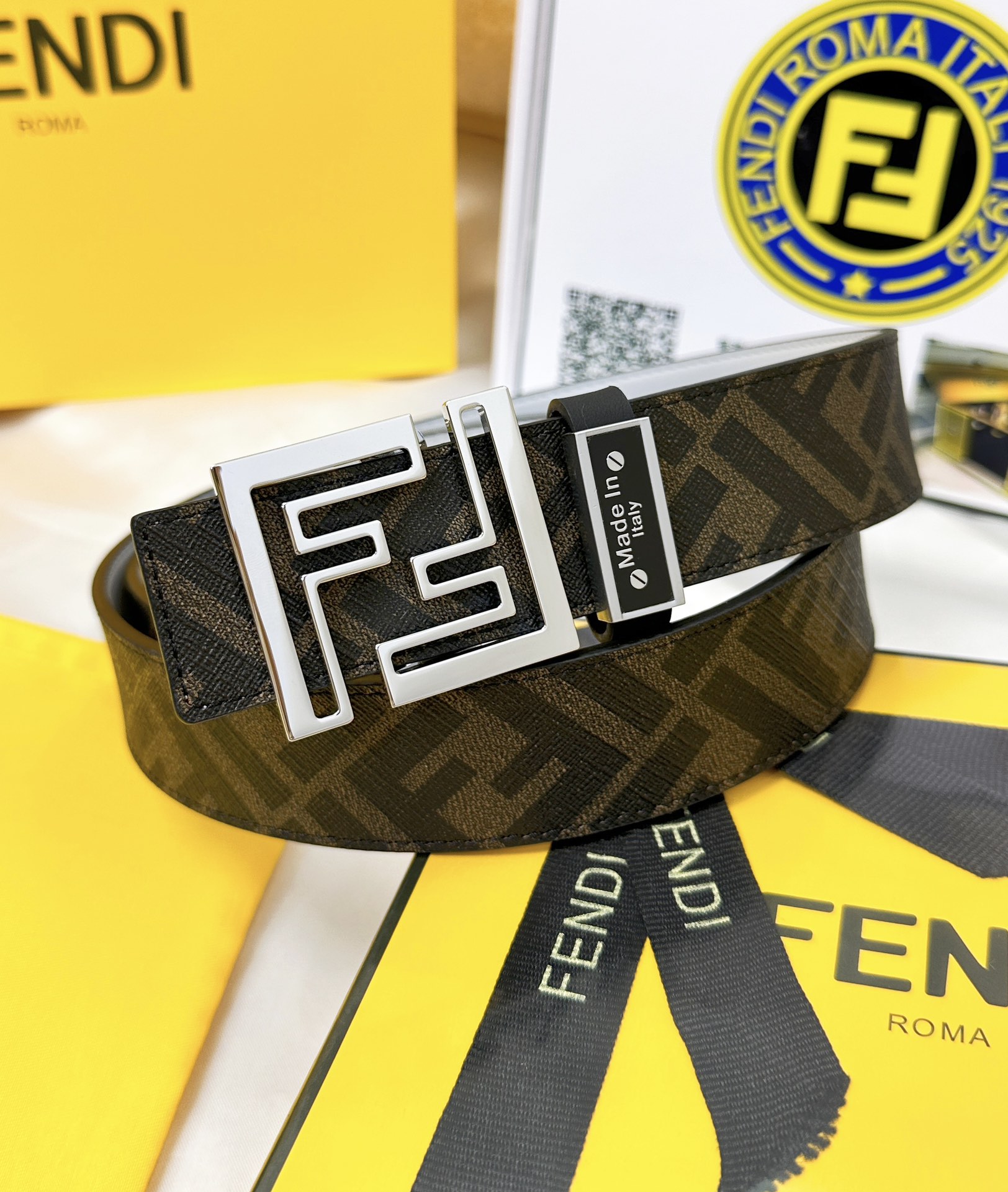 💯皮带:FENDI.芬迪..顶级原单复刻.P160
💯腰带:🐂百分百头层牛皮,保证真皮。双层FF镂空雕刻工艺设计💠➕24K纯钢扣材质,永不掉色🌈进口小牛皮🎨正反双面使用🌟商场专柜同等质量, 送人自用首选✌️
💯包装: 请认准如图专柜全套礼盒包装,赠送打孔器,银联发票…宽度3.5mm