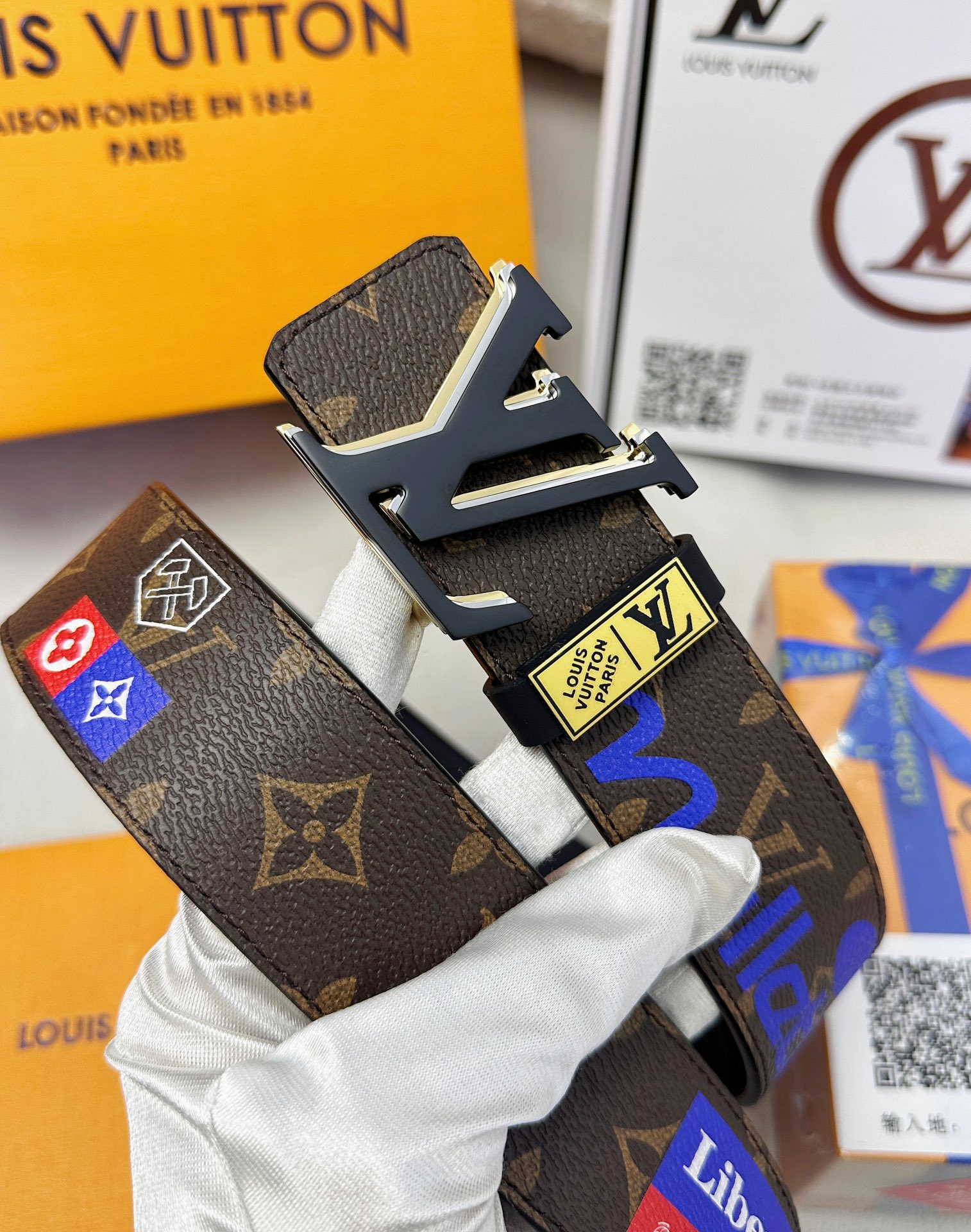 皮带 LV..路易..威登顶级复刻. 腰带双层渐变间金色磨砂烤漆设计