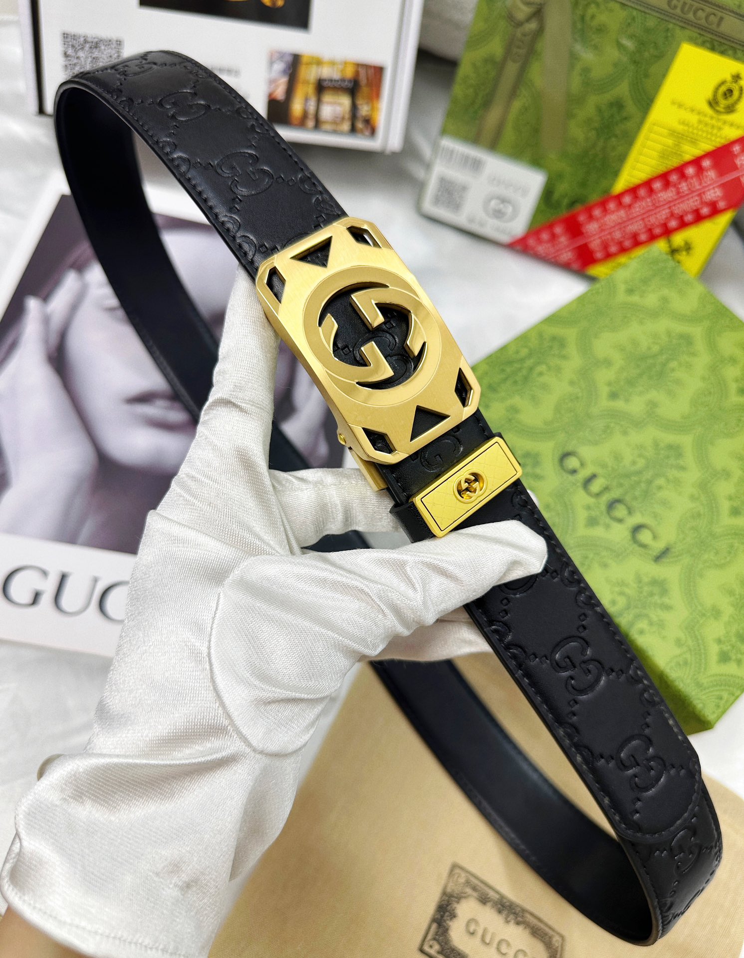 💯皮带：古奇..GU..CCI✈️自动扣- P150
💯腰带：顶级原单复刻版.古驰.自动带系列🐂百分百进口原厂头层牛皮，保证真皮。雕花镂空🌟工艺.真空电镀.永不掉色.24K纯钢扣🌈头层小牛皮GG纹理🎨滑道自动款✨专柜同等质量，  送人自用首选✈️
💯包装： 请认准如图专柜包装，赠送打孔器，银联发票，宽度3.5mm