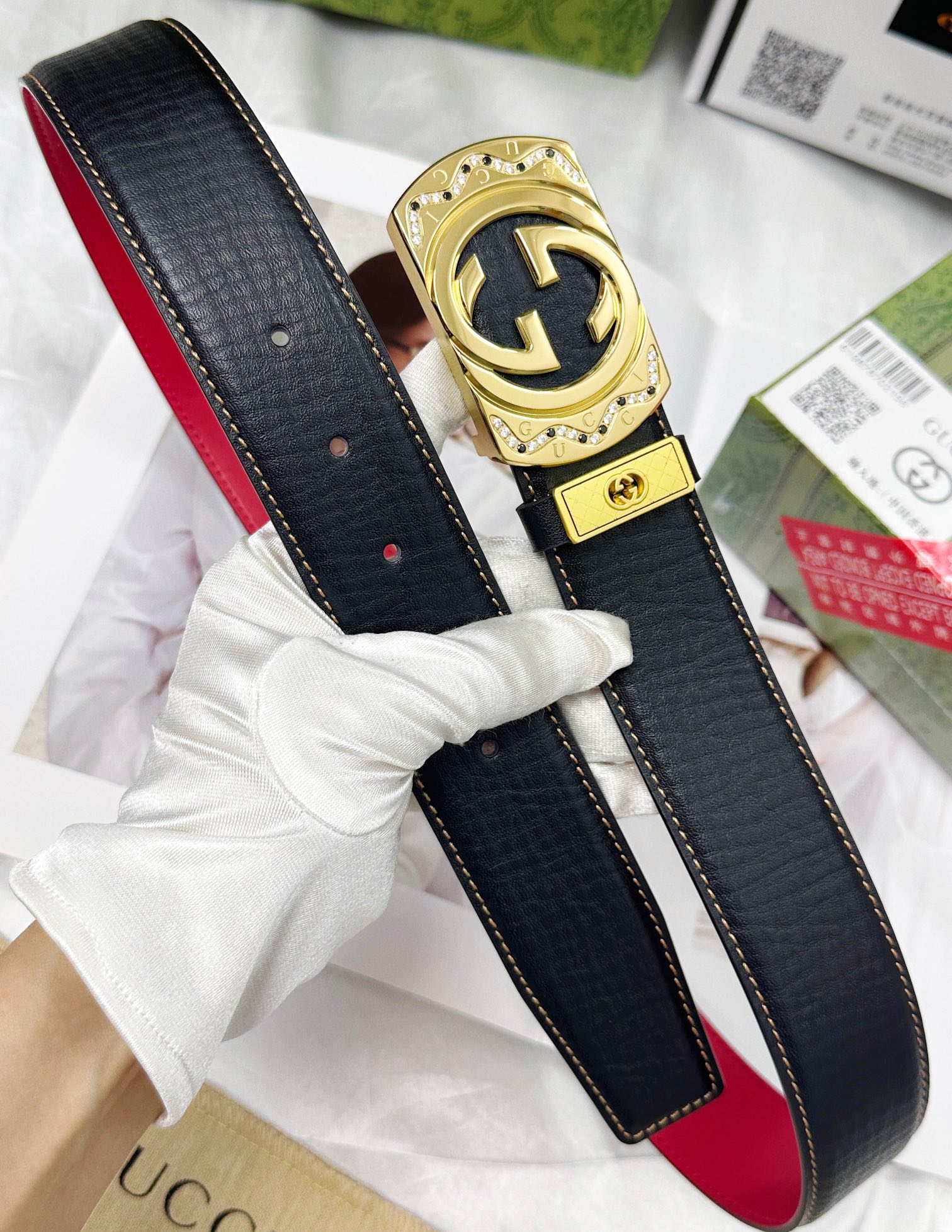 Gucci 腰带：古驰 百分百进口 头层牛皮 保证真皮 雕花镂空 送人自用首选 包装： 请认准如图 包装