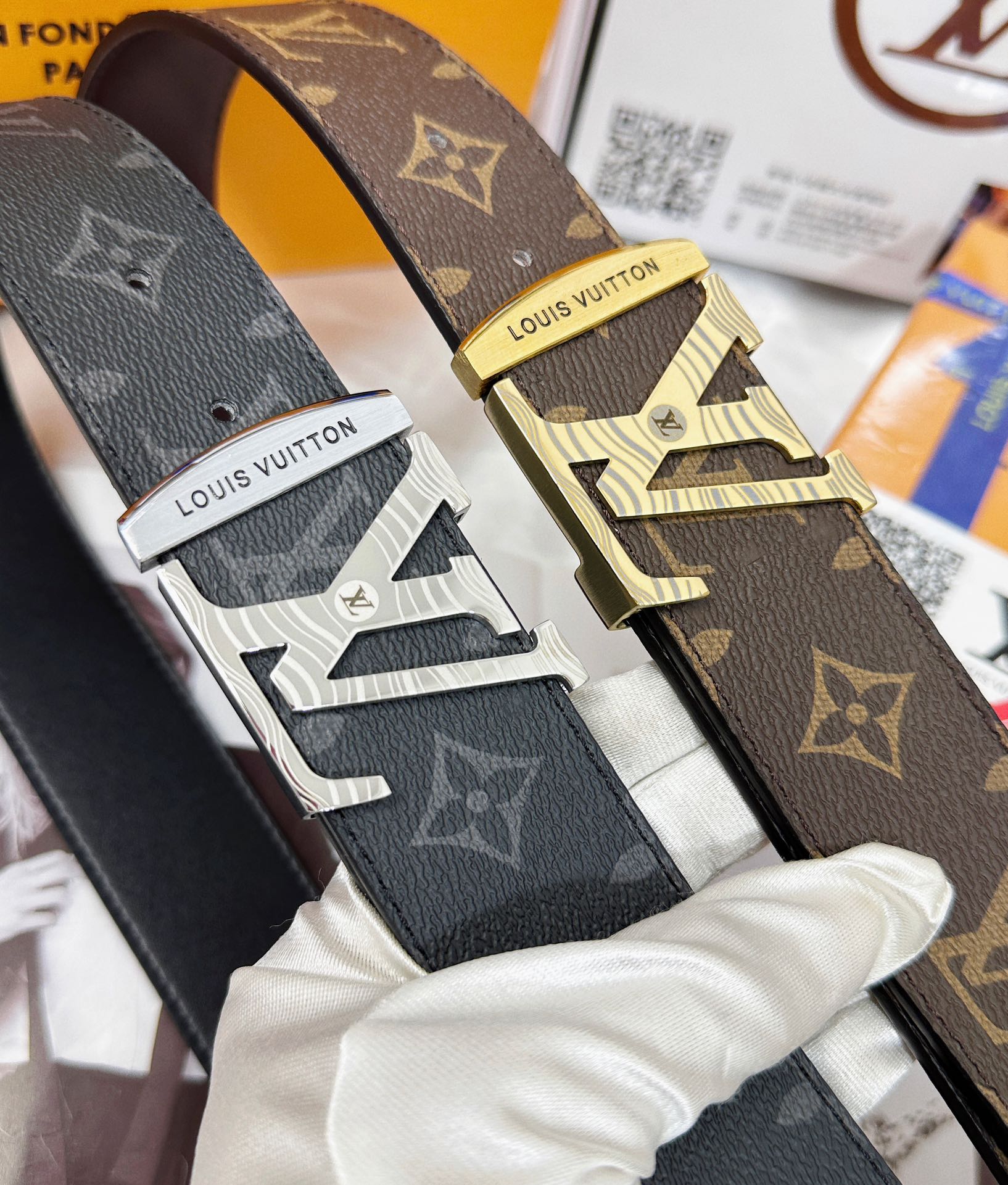 💯皮带：LV..路易..威登️✈️顶级复刻-P140
💯腰带：原单品质🐂百分百进口头层牛皮，保证真皮。雕花镂空🌟工艺.真空电镀.永不掉色.24K纯钢扣🌈头层老花，黑格，棕格，黑花，格仔系列，永恒经典款🎨双面可用✨专柜同等质量，  送人自用首选✈️
💯包装： 请认准如图专柜包装，赠送打孔器，银联发票，宽度4.0cm