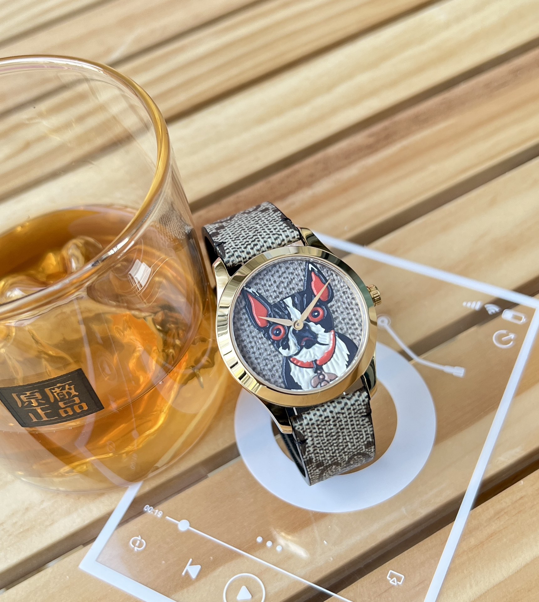 NO:388527,Original genuine. Original accessories Gucci Gucci. G-Timeless series Fashion neutral watches. The same source of supply for major mainstream e-commerce platforms. Material 316L stainless steel movement original imported Swiss quartz movement mirror synthetic sapphire glass strap Gucci special leather pin buckle watch width 38mm lugs 20mm waterproof 50m (5 degrees) Italian Florence luxury trendy brand GUCCI. Classic Gucci old-fashioned paired with French bullfighting relief patterns, noble and playful, intelligent and brave!  Dogs are the lovely companions of human beings. Their happiness, loyalty and waiting make us full of love and courage for life. Each one is engraved with an independent number. Here you can own it at less than 10% off the counter. It needs to be packaged with 30. 'A French bulldog is quietly lying on your wrist. Its eyes reveal a deep loyalty and dependence. With its company, you can forget all the worries and anxiety and feel the tranquility and warmth.',,gucci,gucci19860909原单正品.原厂配件Gucci 古驰.G-Timeless 系列 时尚中性腕表.各大主流电商平台同等货源. 材质316L精钢 机芯原装进口瑞士石英机芯 镜面人工合成蓝宝石玻璃 表带Gucci特制真皮针扣 表宽38mm 表耳20mm 防水50m(5度） 意大利佛罗伦萨奢侈潮牌 GUCCI. 经典古驰老花搭配法国斗牛的浮雕图案,贵气中带着俏皮,聪慧中带着勇敢！ 狗是人类可爱的伙伴,它们的快乐、忠诚和守候让我们对生活充满了热爱和勇气 每一支都刻有独立编号这里不到专柜的1折的价格就能拥有她需配包装30 “一只法国斗牛犬静静地趴在你的表腕上,它的眼神中透露着一种深深的忠诚和依赖.在它的陪伴下,你可以忘却所有的烦恼和不安,感受到宁静和温暖.”,,gucci,gucci,Watch