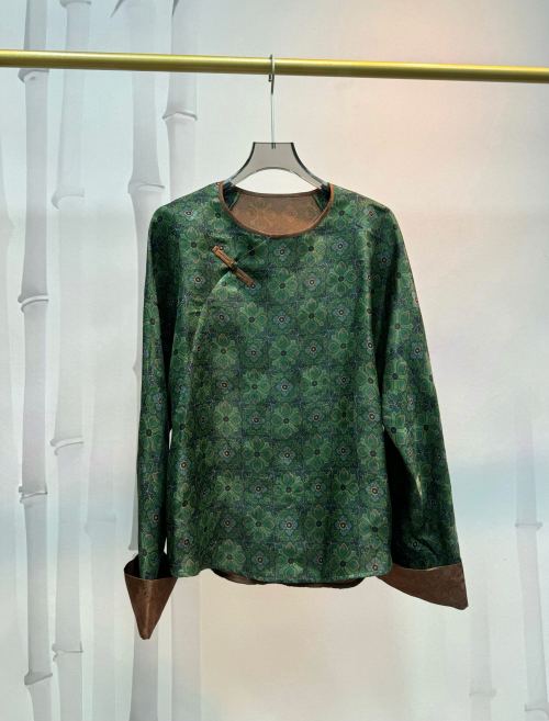 Elegant Floral Jacquard Blouse Top, New Chinese Style, Retro Green, Silk Blend 1 Elegant Floral Jacquard Blouse Top, New Chinese Style, Retro Green, Silk Blend