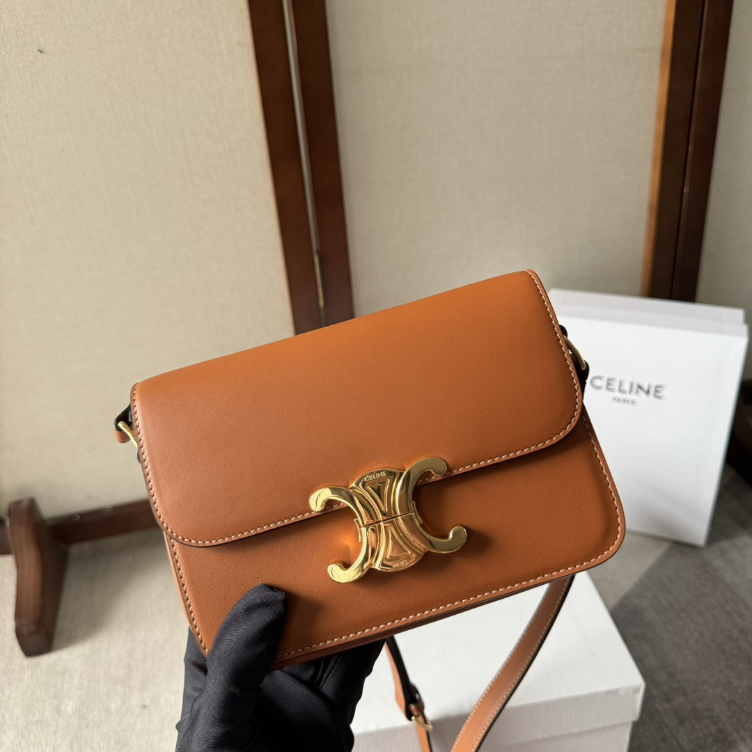Celine Teen Triomphe Bag: Classic Design with Signature Double C Clasp 7 i1713090783 1657 0