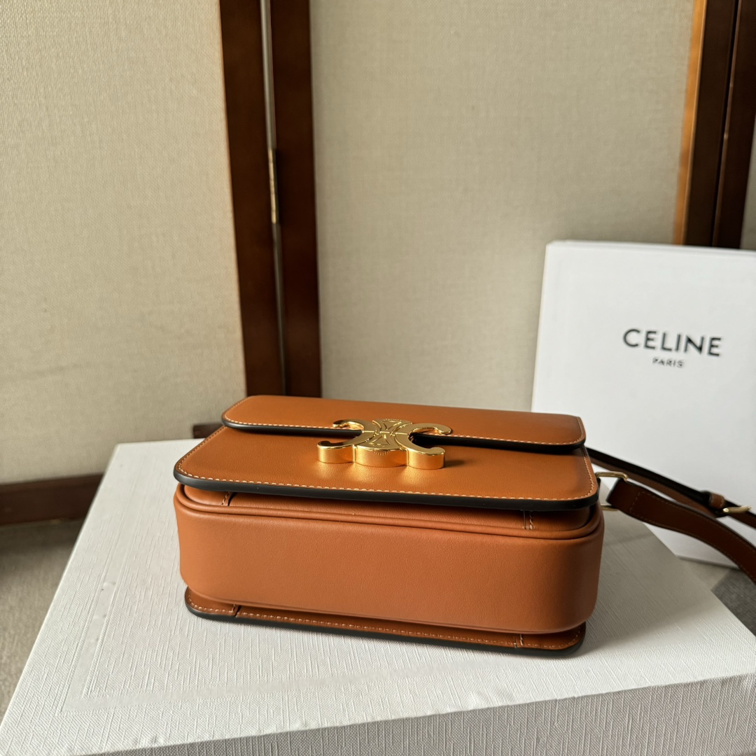 Celine Teen Triomphe Bag: Classic Design with Signature Double C Clasp 6 i1713090783 5286 6