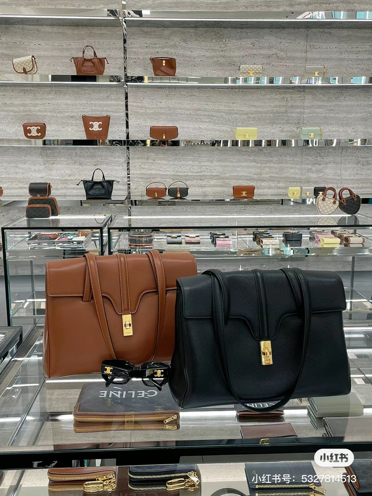 NO:385512,This size is straightforward. Everything can be installed~ Celine, celine, celine, celine19860909这个尺寸直接冲呀 万物皆可装～,赛琳celine,celine,celine,Bag