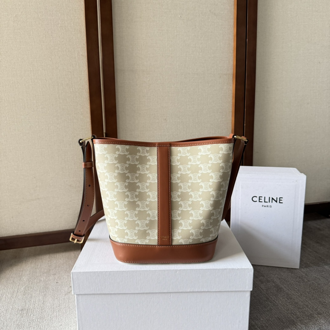 NO:213554,CELINE FOLCO Autumn and Winter New Products A series of classic presbyterian flowers, classics are still timeless, large space, wear-resistant material, model number 191442 Mi brown PVC 30x22x13, Celine, celine, celine19860909CELINE FOLCO 秋冬新品 一系列经典老花,经典依旧,不过时 空间够大 材质耐磨 款号191442 米棕PVC 30x22x13,赛琳celine,celine,celine,Bag
