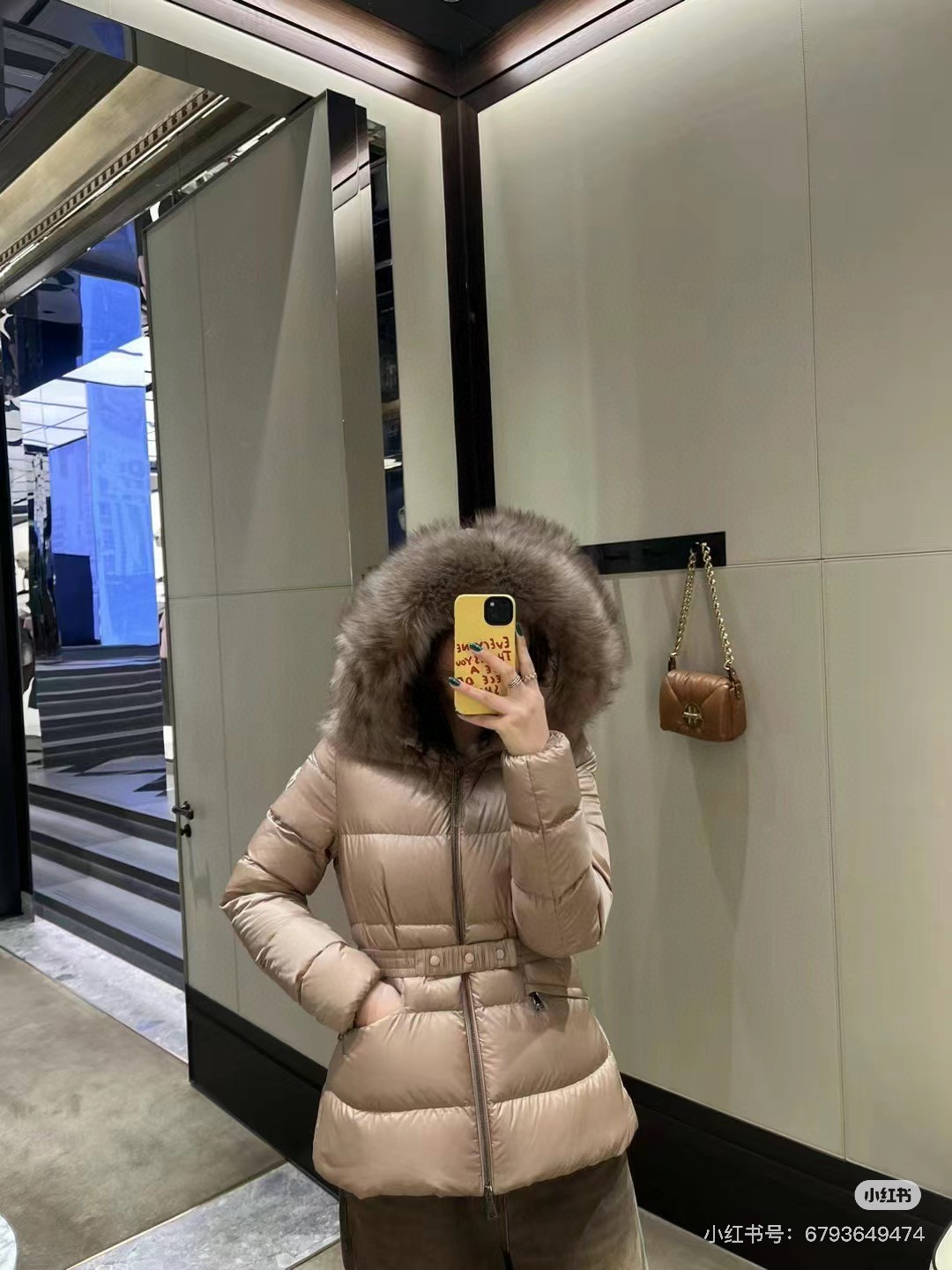 Moncler Boed women's short down jacket with fur trim. Soft silhouette, belt. Colors: black, white, green. Sizes 1-4.-Big cat
