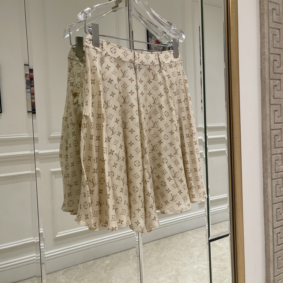 Title: Original Women’s Suit with Tacks and Silk Skirt for Spring Summary: Hardcore suit with tacks, soft silk skirt in sizes 36-40 for spring fashion. - 图片 9
