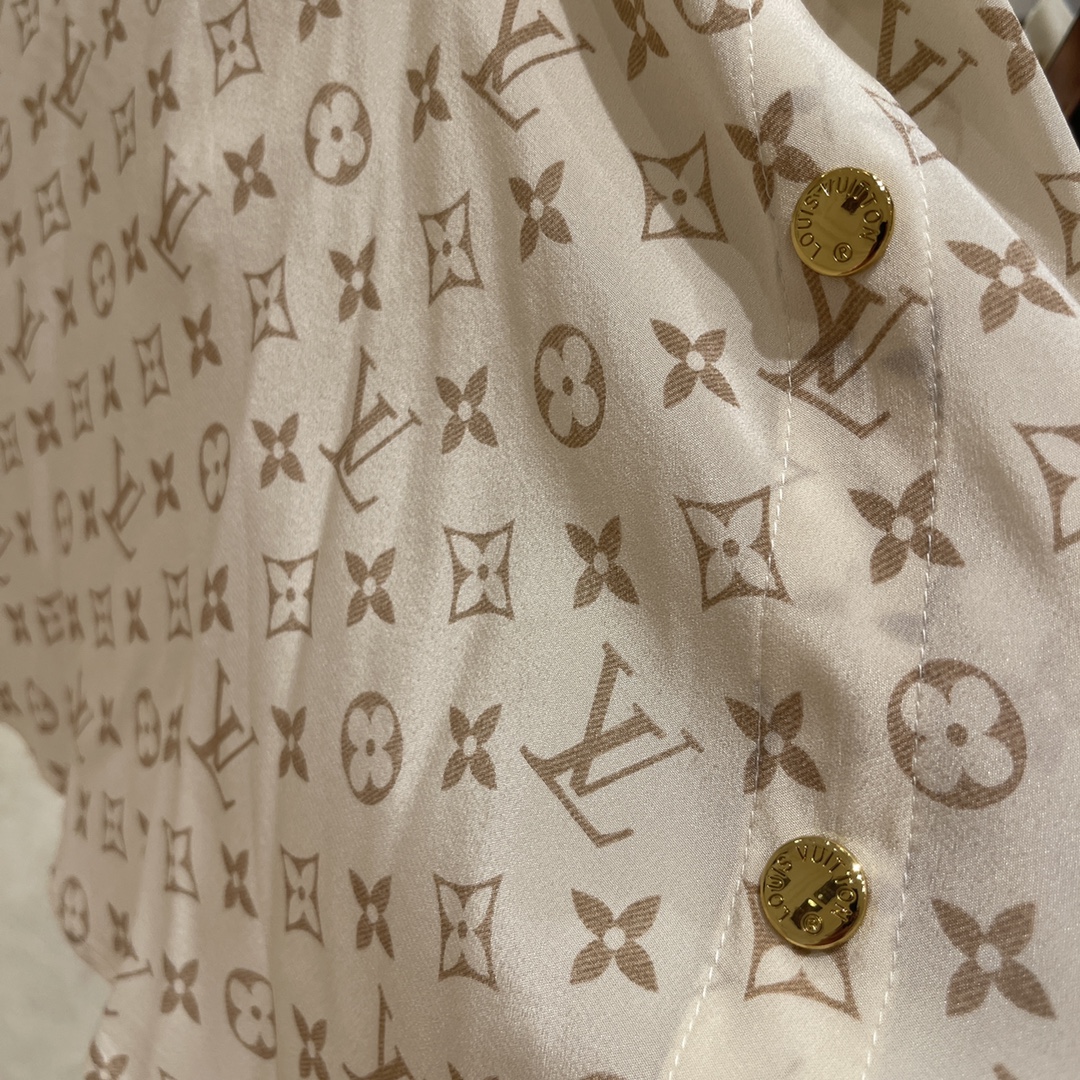 Title: Original Women’s Suit with Tacks and Silk Skirt for Spring Summary: Hardcore suit with tacks, soft silk skirt in sizes 36-40 for spring fashion. - 图片 5