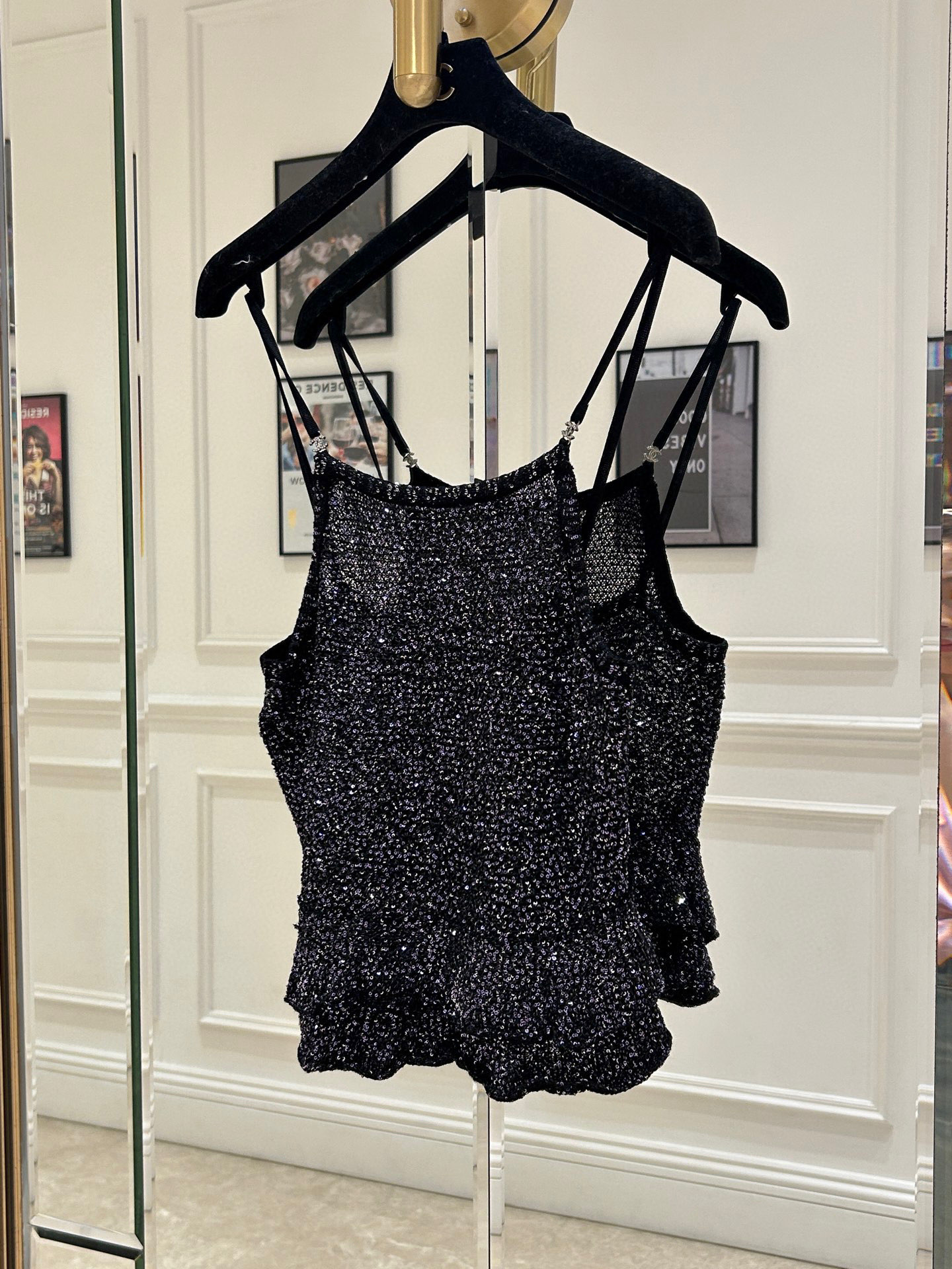 NO:330524,Original single ruthless women's clothing with packaging Cha*25 sequin knitted suspender This suspender is so heart-warming!  There are many bulingbuling sequins on the knitted top, and the hem is layered with ruffles, and the details are exquisite!  The white style is pure cotton, with a cross-belt design, and two small bows and buttons, full of detail!  Summer exquisite girl is online!  Color Pink Black SML Details Real Shot Size Chart, Alexander Wang19860909原单狠货女装 配包装Cha*25亮片针织吊带 这款吊带太心头好了！针织的上面有很多bulingbuling的亮片,下摆一层一层的荷叶边,细节自带精致感！白色款式是纯棉的,交差带设计,两个小蝴蝶结扣子,细节感满满！夏日精致女孩上线！ 颜色粉色 黑色 SML 细节实拍 尺寸表,,alexander wang,Women's clothing