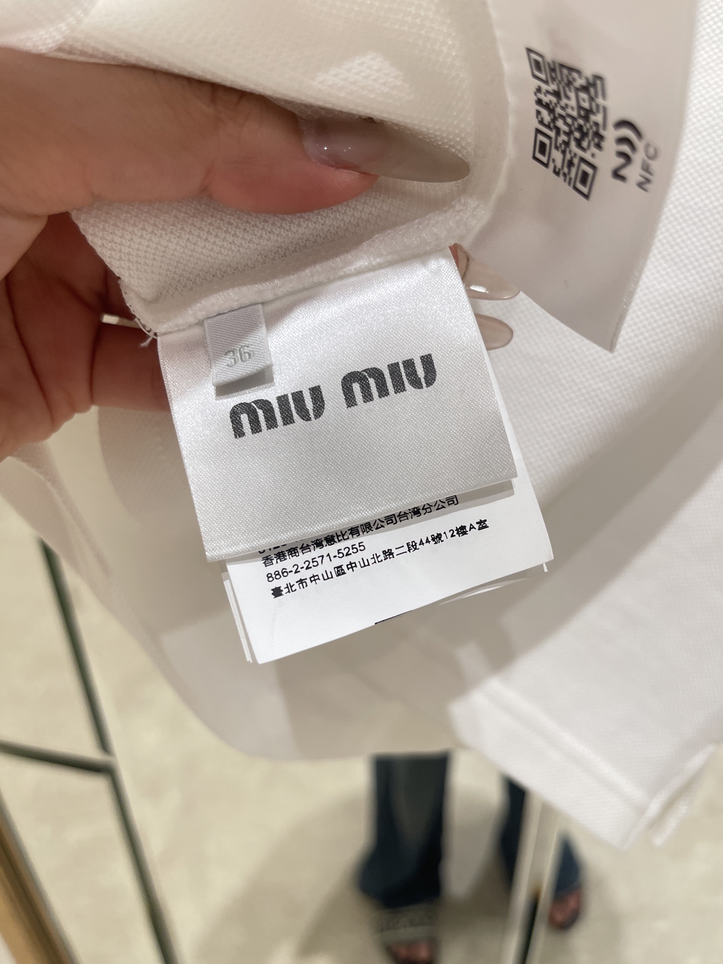 Miu Elegant Turn-Down Collar Short Sleeve Top - Simple and Chic 4 i1747713419879 6826 0 2