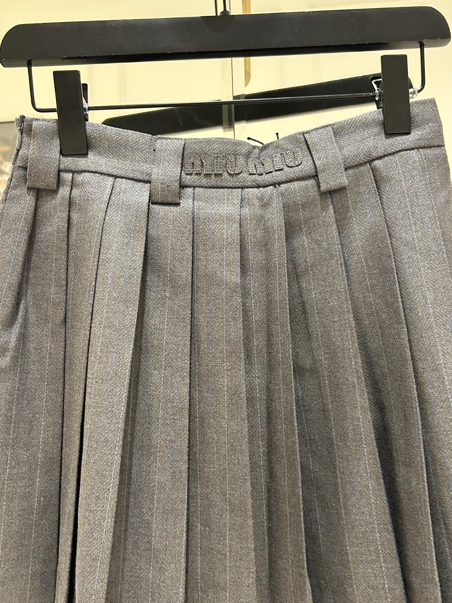 Miu Miu Pleated Mini Skirt - Elegant & Feminine Design, S-L Sizes Available 4 i1747714155290 1407 0 2
