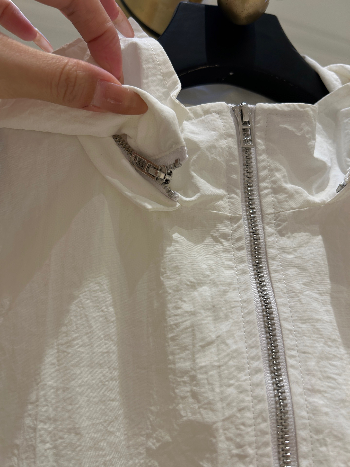 Unique Scavenging Dress with Customized Fabric and Clean Cut Design - 图片 2