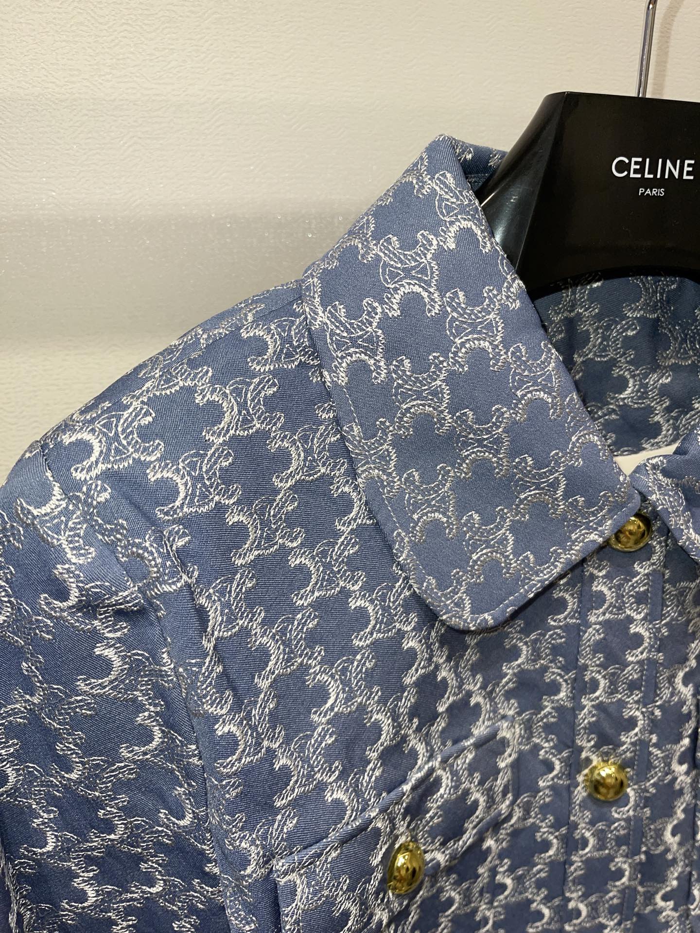 Female Suit with Wrapper and Cowboy Embroidery: P1426 Ces*25FW Collection Review - 图片 2