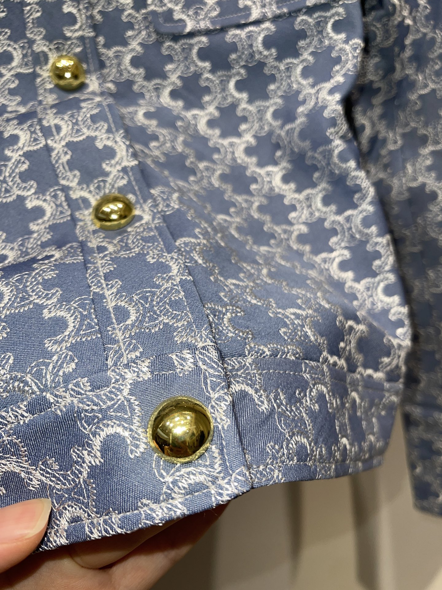 Female Suit with Wrapper and Cowboy Embroidery: P1426 Ces*25FW Collection Review - 图片 4