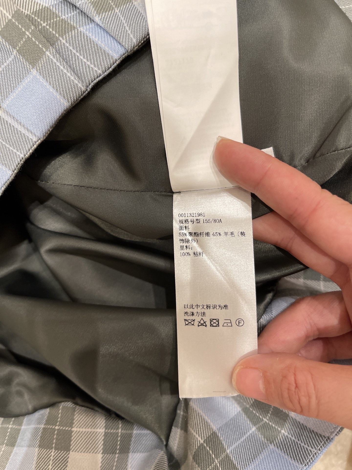 “Stylish P1032 Dress with Unique Features and Elegant Design: A Detailed Look at the Fashion Piece” - 图片 4