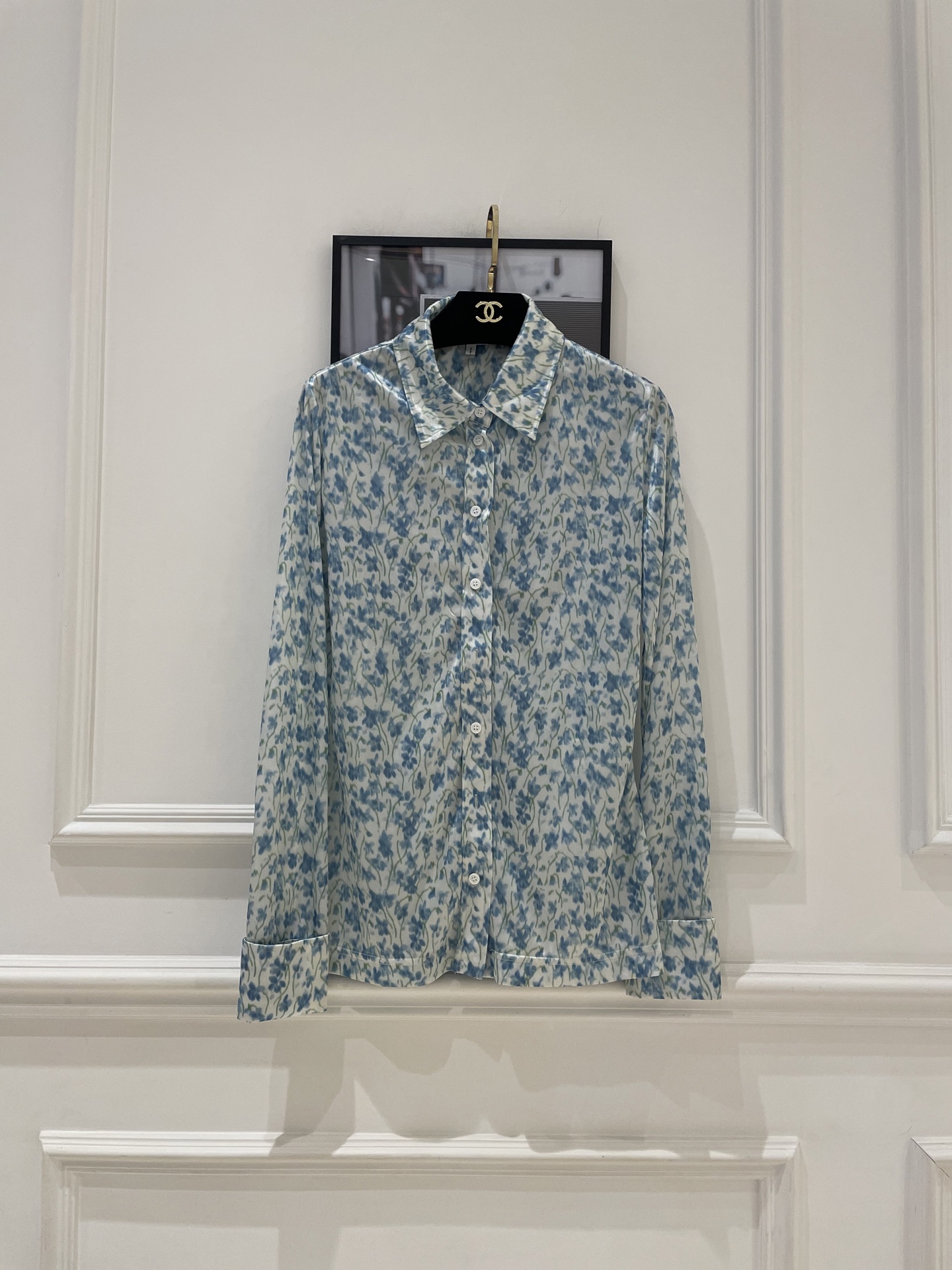 Title: P984 Women’s Suit with Violet Orchid Shirt – Stylish, Customizable, and Versatile. Sizes: S, M, L.