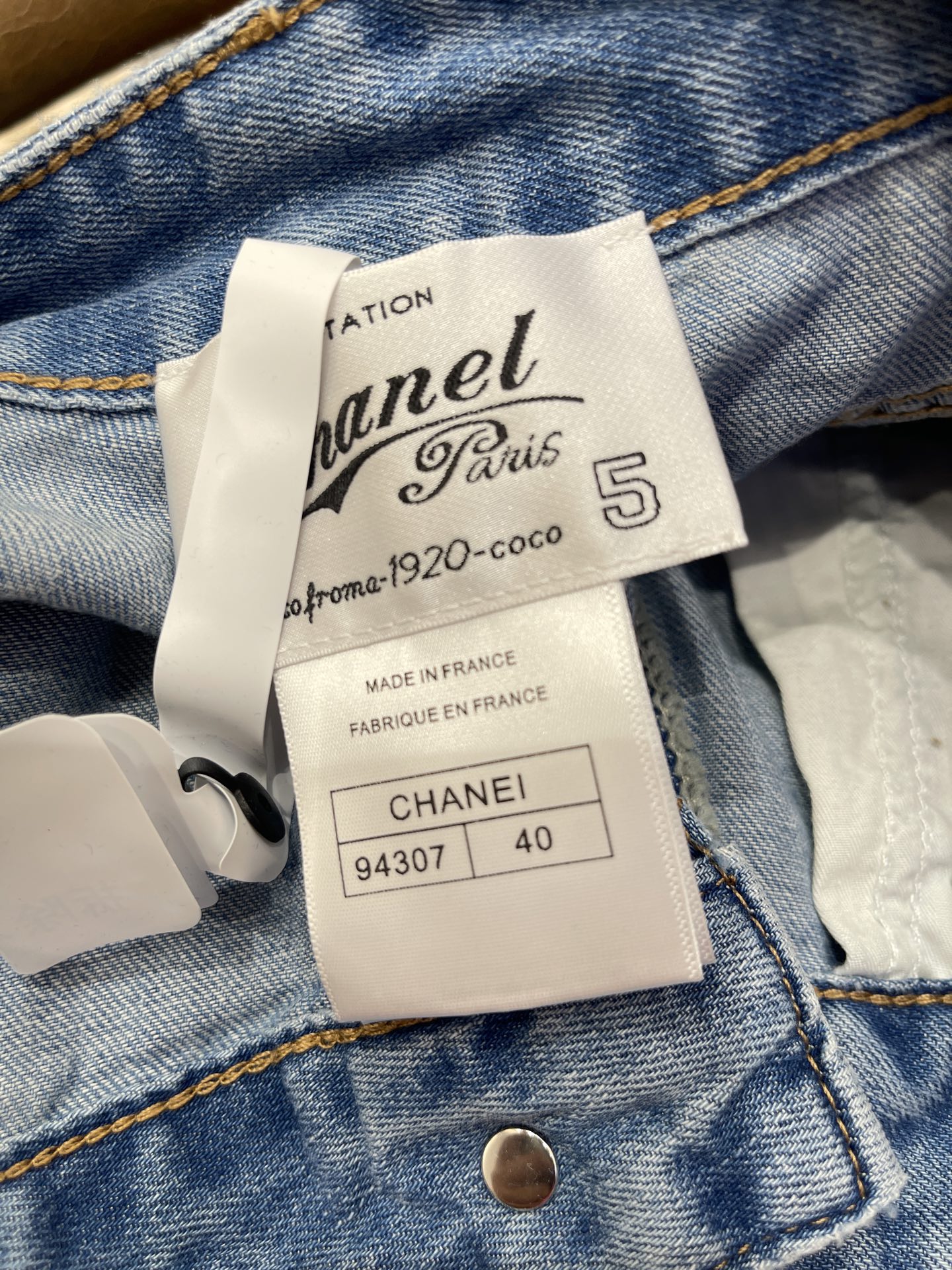 “Premium Women’s Outfits: Tweezers, Tweaks, Hand-Embroidered Jeans | SML Details” - 图片 2