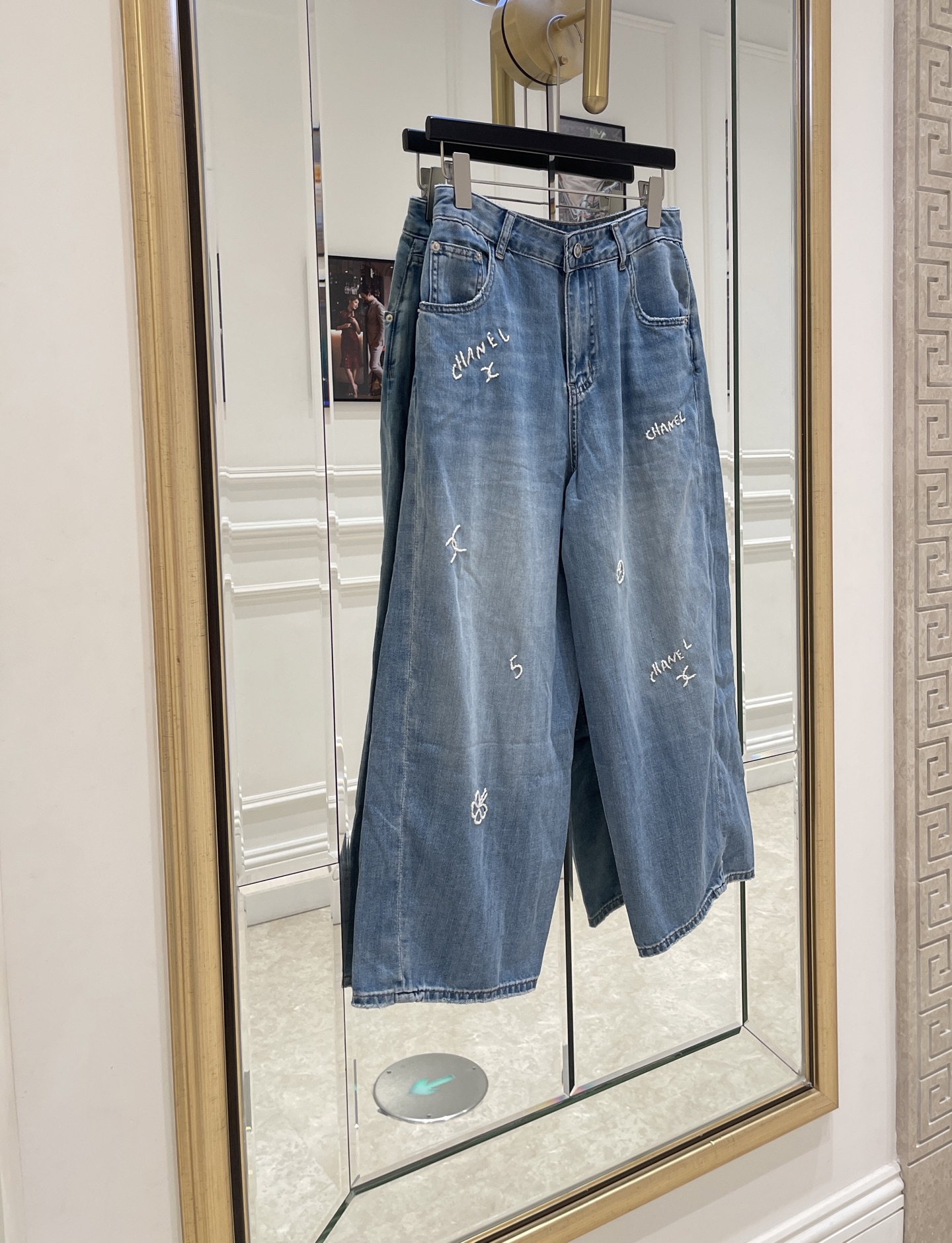 “Premium Women’s Outfits: Tweezers, Tweaks, Hand-Embroidered Jeans | SML Details”