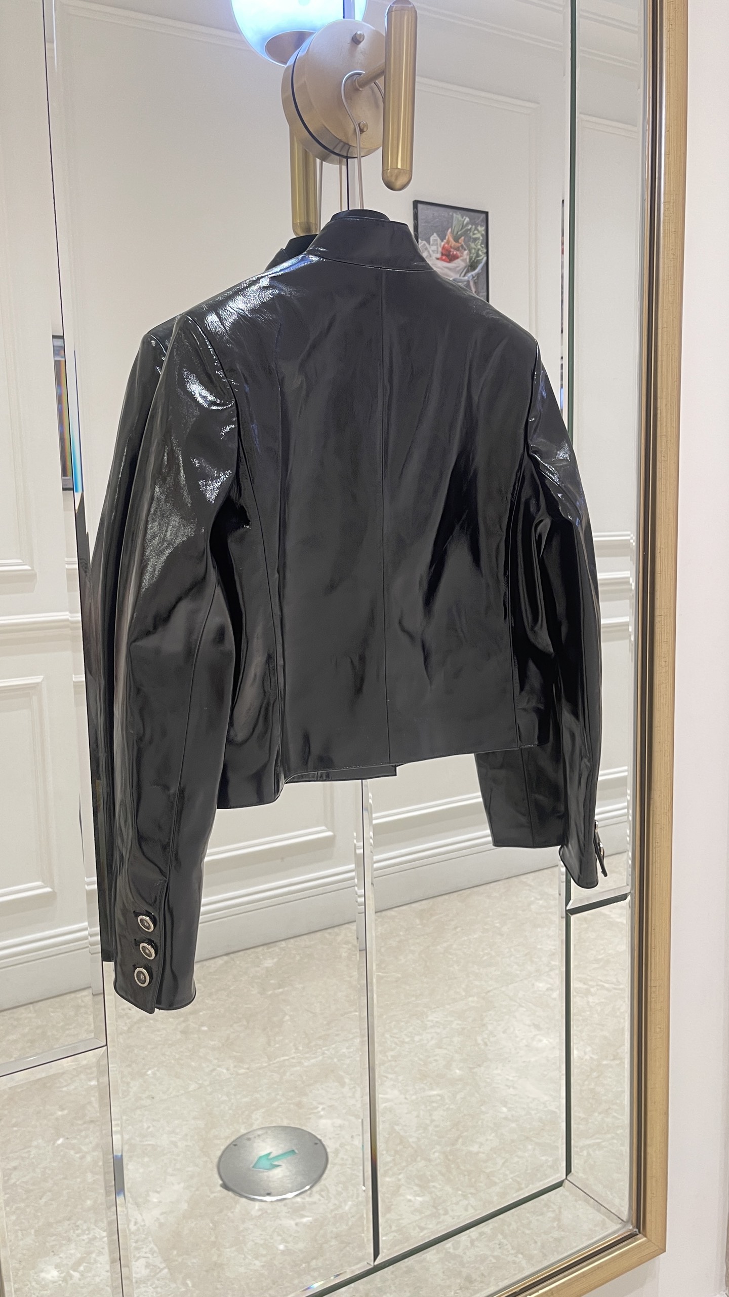 “Designer Handicrafts: Platinum Jacket with Stylish Logo Buttons and Lamb Skin Details” - 图片 7