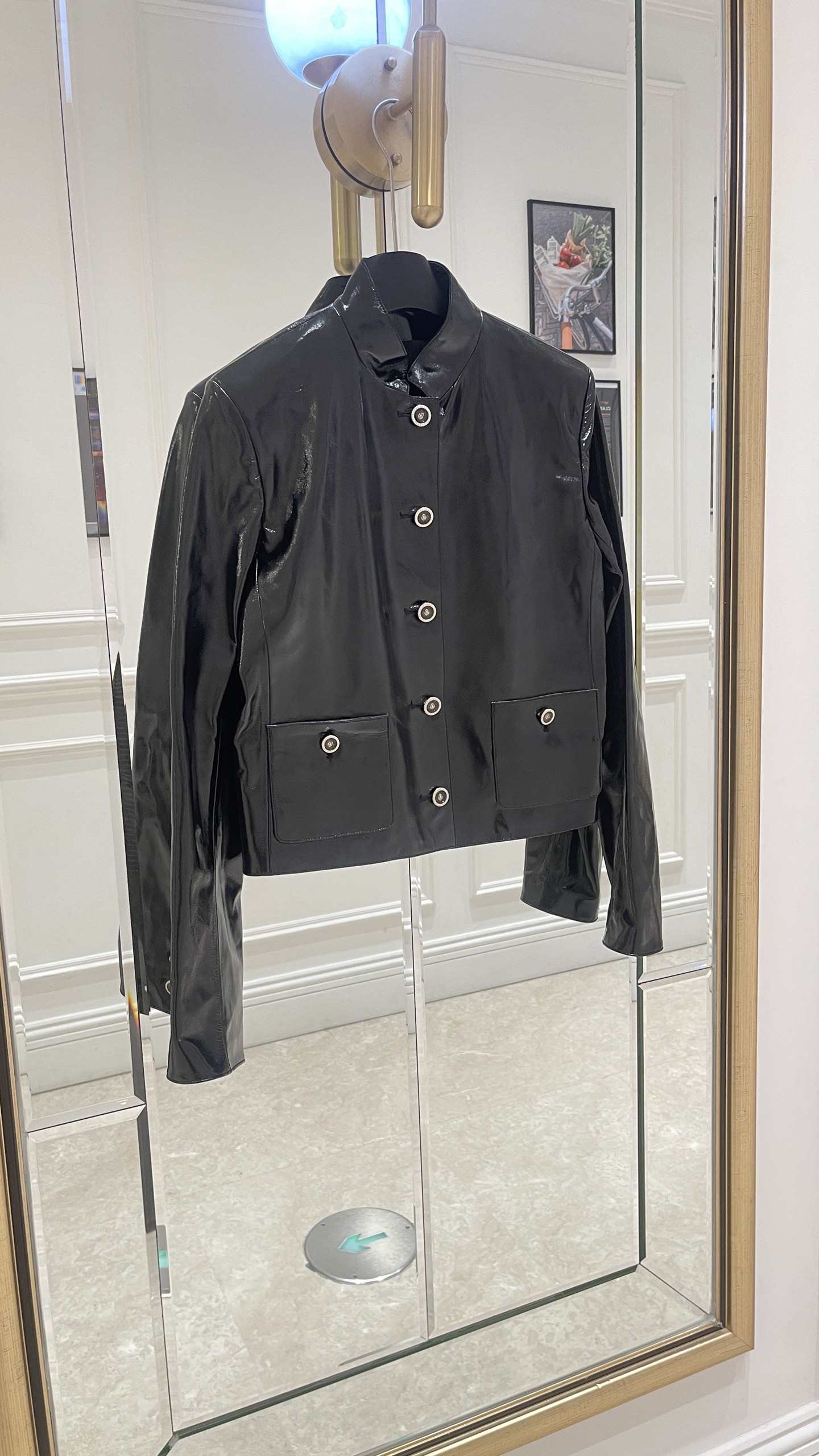 “Designer Handicrafts: Platinum Jacket with Stylish Logo Buttons and Lamb Skin Details” - 图片 1