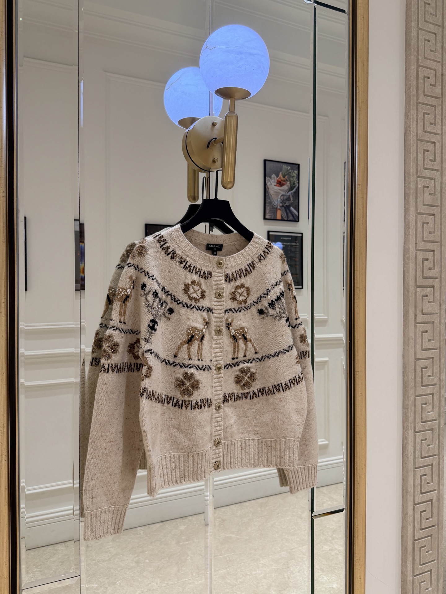 NO:948193,cha* Christmas deer sweater cardigan Cashmere wool blend, soft and warm, multi-element jacquard craftsmanship, round neck design, loose fit SML, Chanel-clothing, chanel, sweaters,19860909cha*圣诞小鹿毛衣开衫 羊绒毛混纺,柔软又保暖,多元素提花工艺 圆领设计宽松版型 SML,香奈儿-服装,chanel,sweaters,,Women's clothing