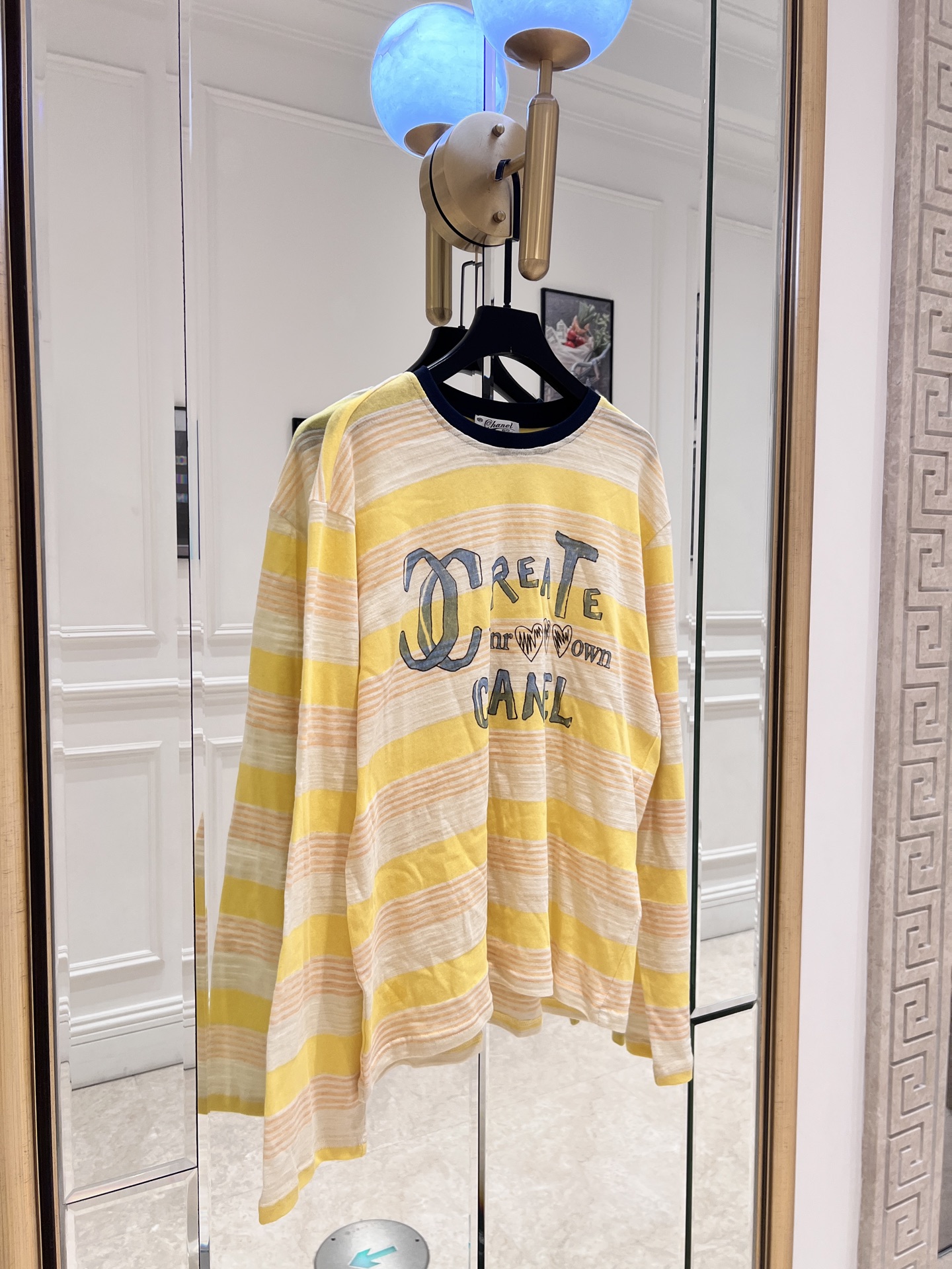 NO:883950,cha* yellow and white contrasting stripes + letter print, full of Korean ins style, loose straight fit, can easily control 80-140 pounds. The fabric is soft and skin-friendly, with a cool feeling, suitable for commuting, parties, and outdoors. Machine washing is not recommended, avoid hot water and exposure to the sun~ Pair it with high-waisted pants or denim skirts, and you can easily get a vibrant summer look!  SML,Chanel-clothing,chanel,skirts,19860909cha*黄白撞色条纹+字母印花,韩系ins风满满,宽松直身版型,80-140斤都能轻松驾驭.面料柔软亲肤,带凉感,通勤、聚会、户外都适合.不建议机洗,避免热水和暴晒哦～搭配高腰裤或牛仔裙,轻松get活力夏日look！ SML,香奈儿-服装,chanel,skirts,,Women's clothing