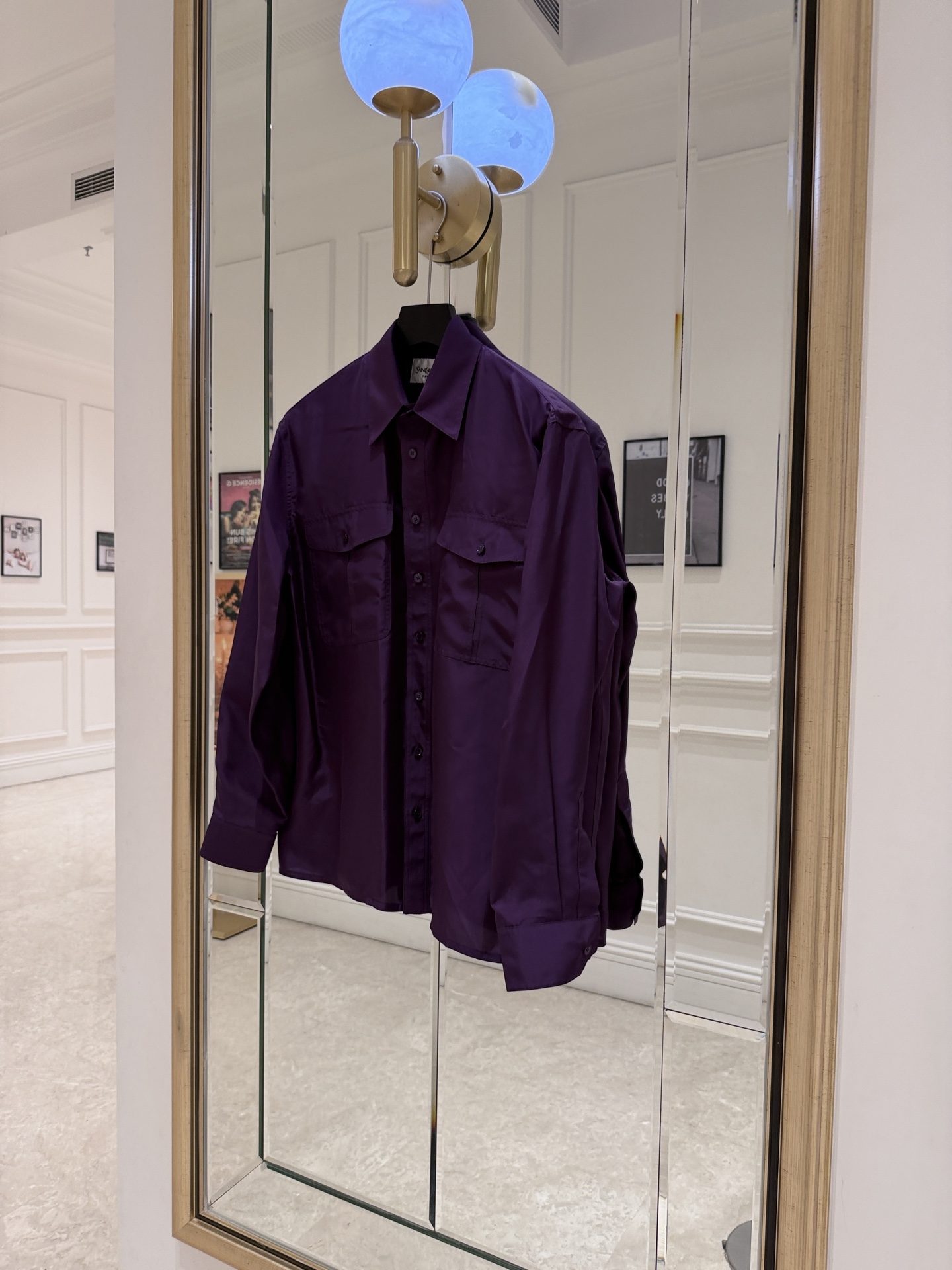 NO:828368,Ys* Purple Silk Work Shirt Size Chart Saint Laurent's purple work shirt is made of silk fabric, comfortable to wear and close to the skin. The dark purple tone is super white, retro and high-end, and the double pocket design is practical and detailed. The loose fit is OK to wear alone or layered. SML, Saint Laurent-clothing, saint laurent, shirts, real silk,19860909Ys*紫色真丝工装衬衫尺寸表 圣罗兰这款紫色工装衬衫,采用真丝面料,穿着舒适贴肤.深紫色调超显白,复古又高级,双口袋设计实用又有细节感.宽松版型,单穿或叠穿都很OK SML,圣罗兰-服装,saint laurent,shirts,real silk,,Women's clothing