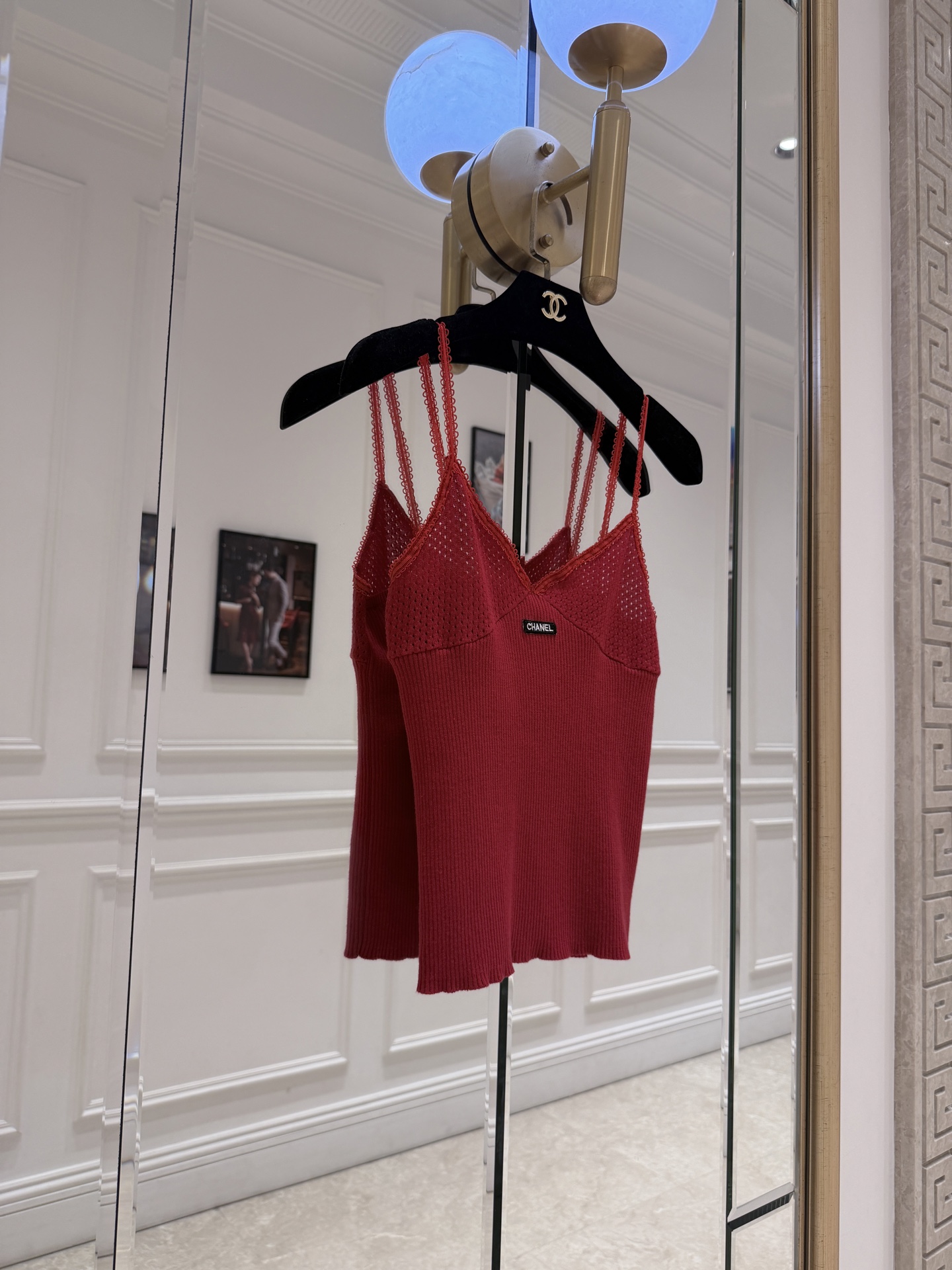 NO:873124,cha* knitted camisole is made of light and breathable knitted material, V-neck + spaghetti straps design, slim and slim, and the brand logo on the chest is very recognizable. It is super eye-catching, a must-have for spring and summer. It is great to wear alone or as an inner layer. Paired with high-waisted pants/skirts, you can easily get hot girl style or elegant style! It can be easily managed in daily life and parties, fashionable and versatile ~ SML., Chanel-clothing, chanel, skirts,19860909cha*针织吊带背心 轻薄透气针织材质,V领+细肩带设计,修身显瘦,胸前品牌标志超有辨识度 超亮眼,春夏穿搭必备,单穿或内搭都很出彩,搭配高腰裤/半裙,轻松get辣妹风or优雅风!日常,聚会都能轻松驾驭,时髦又百搭~ SML.,香奈儿-服装,chanel,skirts,,Women's clothing