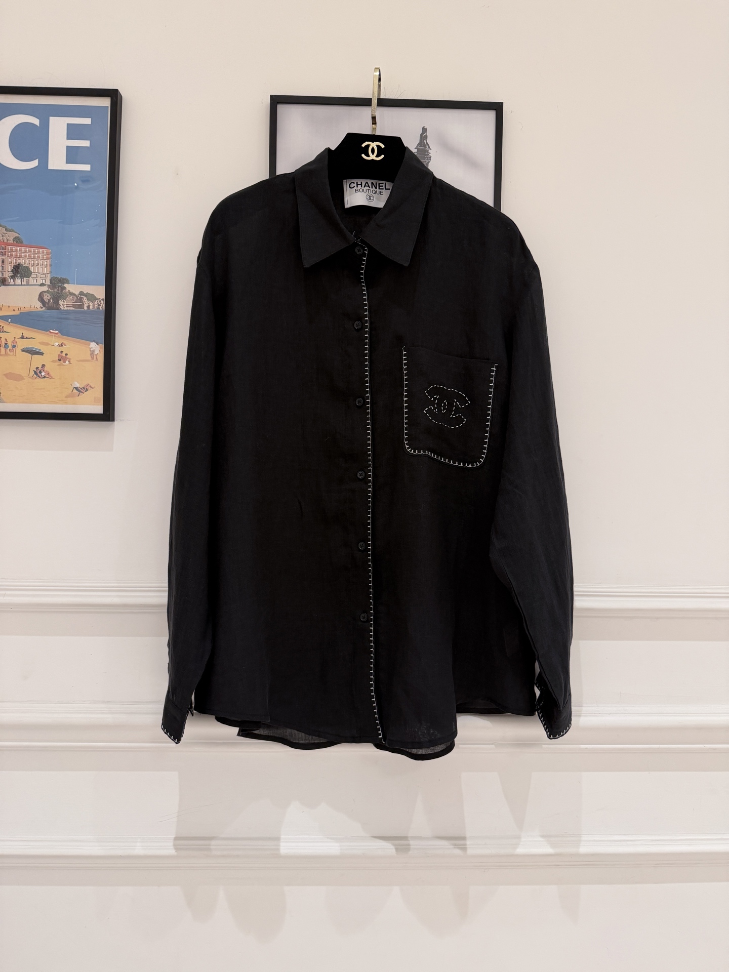 NO:829657,Cha* Black Linen Suit This black knitted suit includes a long-sleeved shirt and loose trousers. The soft knitted fabric is super comfortable, and the white stitching + double C logo is super recognizable. 'CHANEL' is embroidered on the left leg of the trousers, and the details are perfect!  It is OK for daily leisure or light sports. Pair it with sports shoes/flats to easily get a simple and high-end feel~ Shirt F, shorts SML, Chanel-clothing, chanel, chanel, flats, sneakers, shorts, shirts,19860909Cha*黑色麻料套装 这套黑色针织套装,包含长袖衬衫和宽松长裤,柔软针织面料超舒适,白色缝线+双C标志超有辨识度.裤子左腿“CHANEL”刺绣,细节满分！日常休闲或轻运动都OK,搭配运动鞋/平底鞋,轻松get简约高级感～ 衬衫F,短裤SML,香奈儿-服装,chanel,chanel,flats,sneakers,shorts,shirts,,Women's clothing
