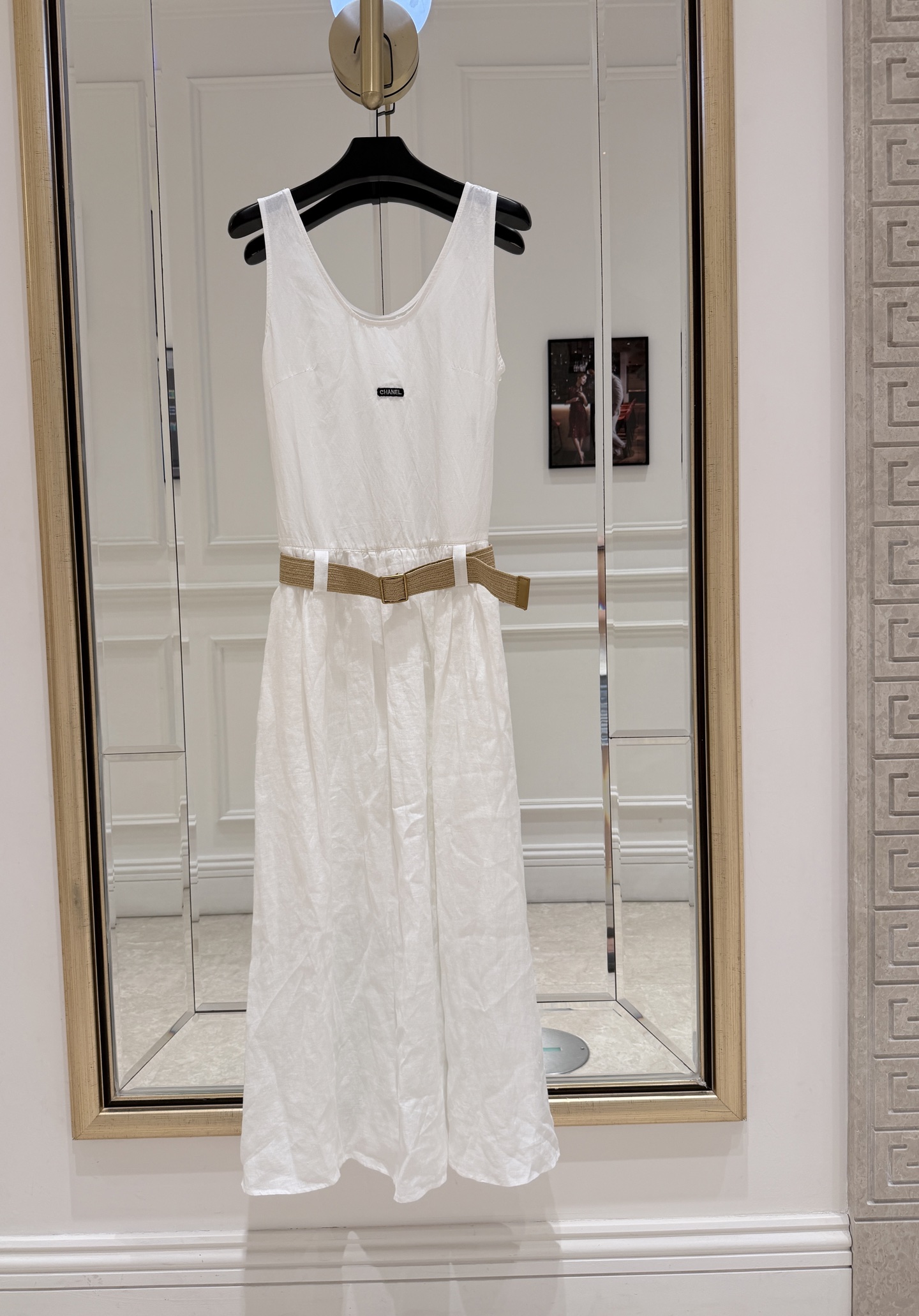 NO:886498,Cha* Sleeveless Waist Dress This white sleeveless waist dress is light, breathable, and super comfortable to wear in summer! The collar design modifies the neck line, and is also friendly to sisters with short necks. The waist can be matched with a belt to easily outline the waist line, and the skirt is loose and covers the flesh to look slimmer. It is suitable for daily commuting, vacations, and taking photos. It is simple and elegant. SML., Chanel-clothing, chanel, skirts,19860909Cha*无袖收腰连衣裙 这款白色无袖收腰连衣裙,轻薄透气,夏天穿超舒服! 领设计修饰颈部线条,对短脖子姐妹也很友好 .腰部可搭配腰带,轻松勾勒腰线,裙摆宽松遮肉显瘦,日常通勤,度假,拍照都很适合,简约又优雅 SML.,香奈儿-服装,chanel,skirts,,Women's clothing