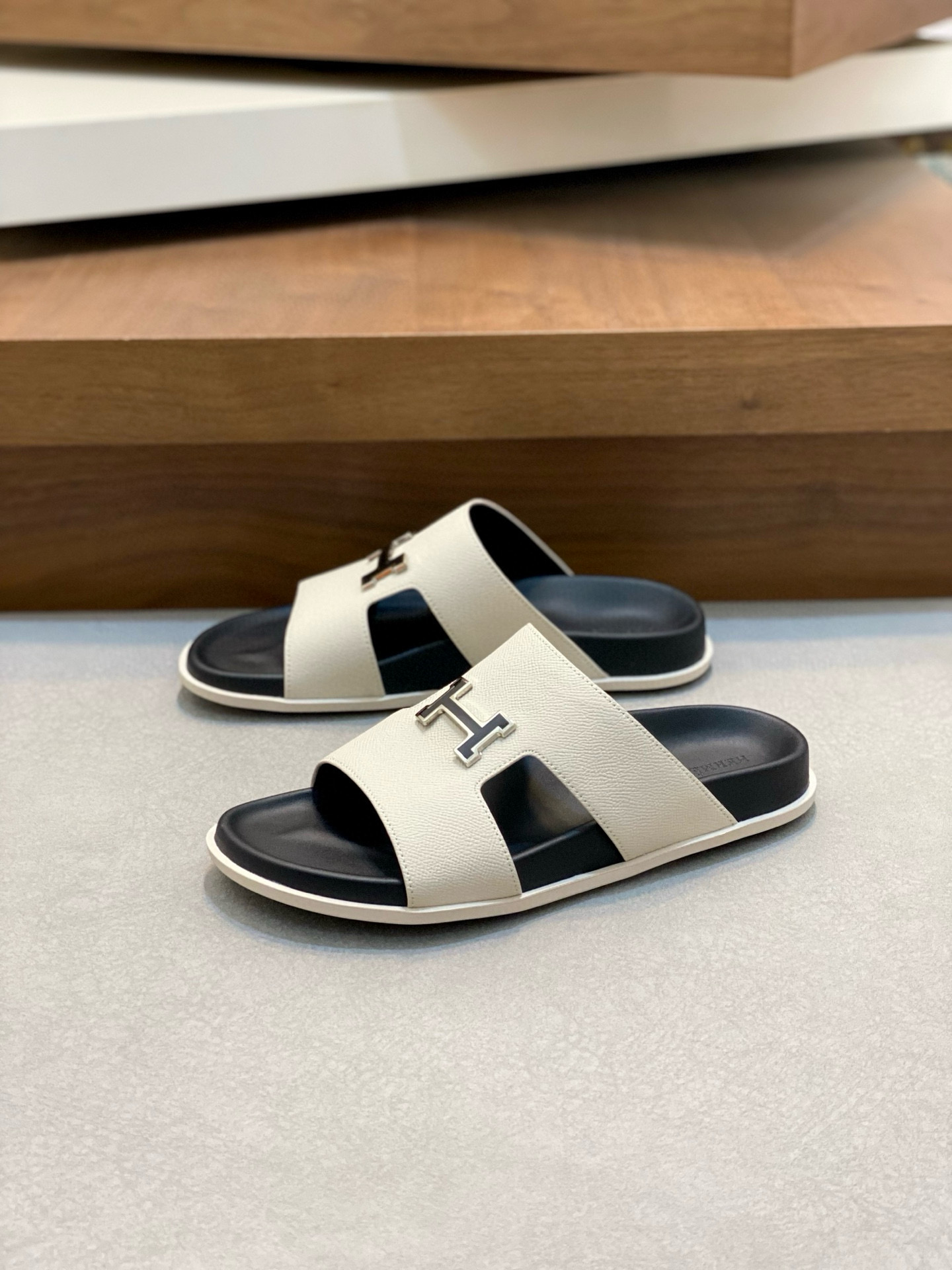 Hermes Leather Sandals for Men, Comfortable and Durable TPU Sole, Size 37-46 4 i1750872528293 203 0 2