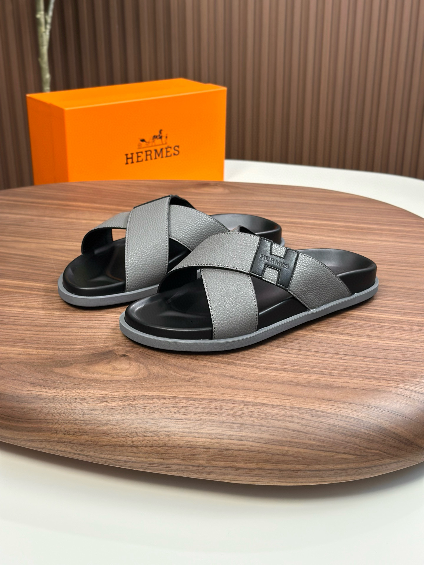 Hermès Stylish Gray Leather Cross Strap Sandals, Durable TPU Outsole, Sizes 37-46 6 i1750872790629 386 0 4