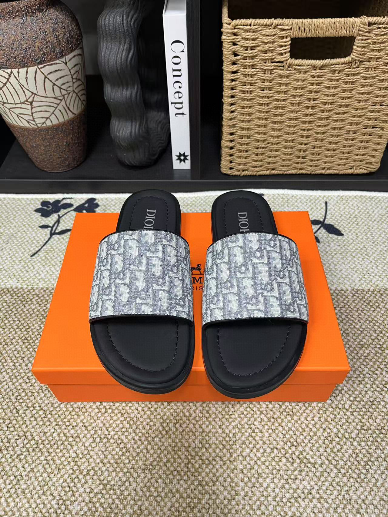 Dior Aqua Sandalias con Patrón CD Diamond, Elegancia Casual para Hombre