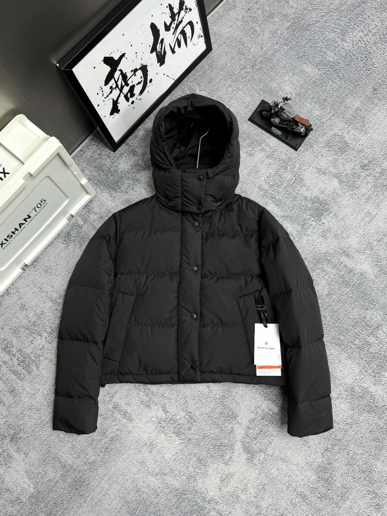 Lullumon Loulemon Wunder Puff Jacket: Stylish, Warm, and Water-Proof Fashion Essential - 图片 4