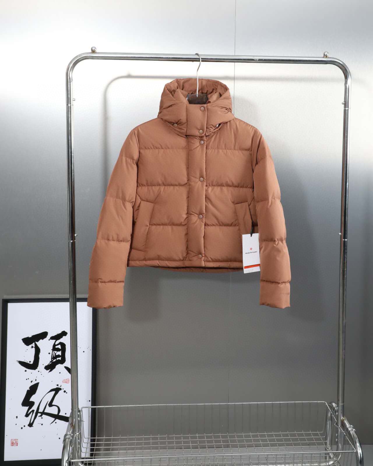 Lullumon Loulemon Wunder Puff Jacket: Stylish, Warm, and Water-Proof Fashion Essential - 图片 3