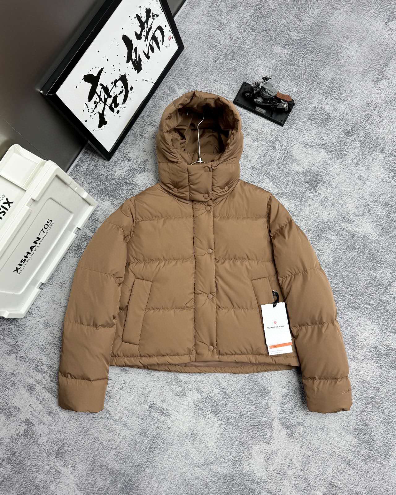 Lullumon Loulemon Wunder Puff Jacket: Stylish, Warm, and Water-Proof Fashion Essential - 图片 5