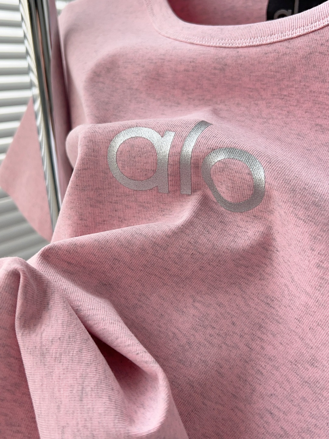 ALO Mujer Camiseta de Manga Corta con Logo Estampado - Comodidad y Estilo 10 o 1iok4ui6g1ifns2opib1oo0pil4