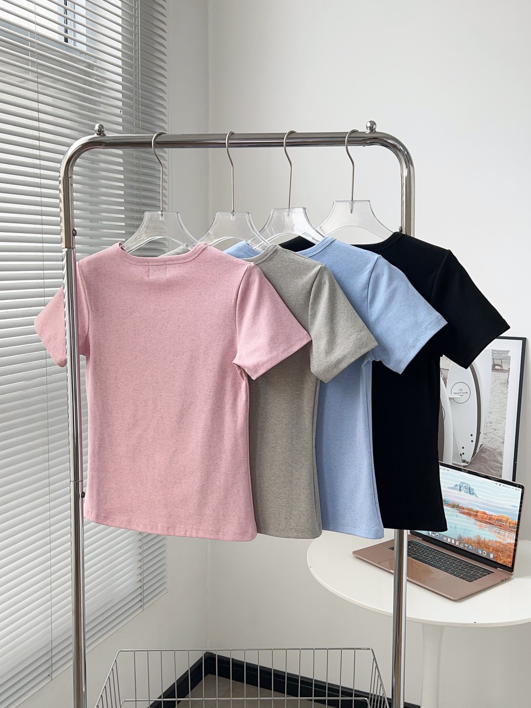 ALO Mujer Camiseta de Manga Corta con Logo Estampado - Comodidad y Estilo 7 o 1iok4ui6h1psgoe71fmld7brmq6