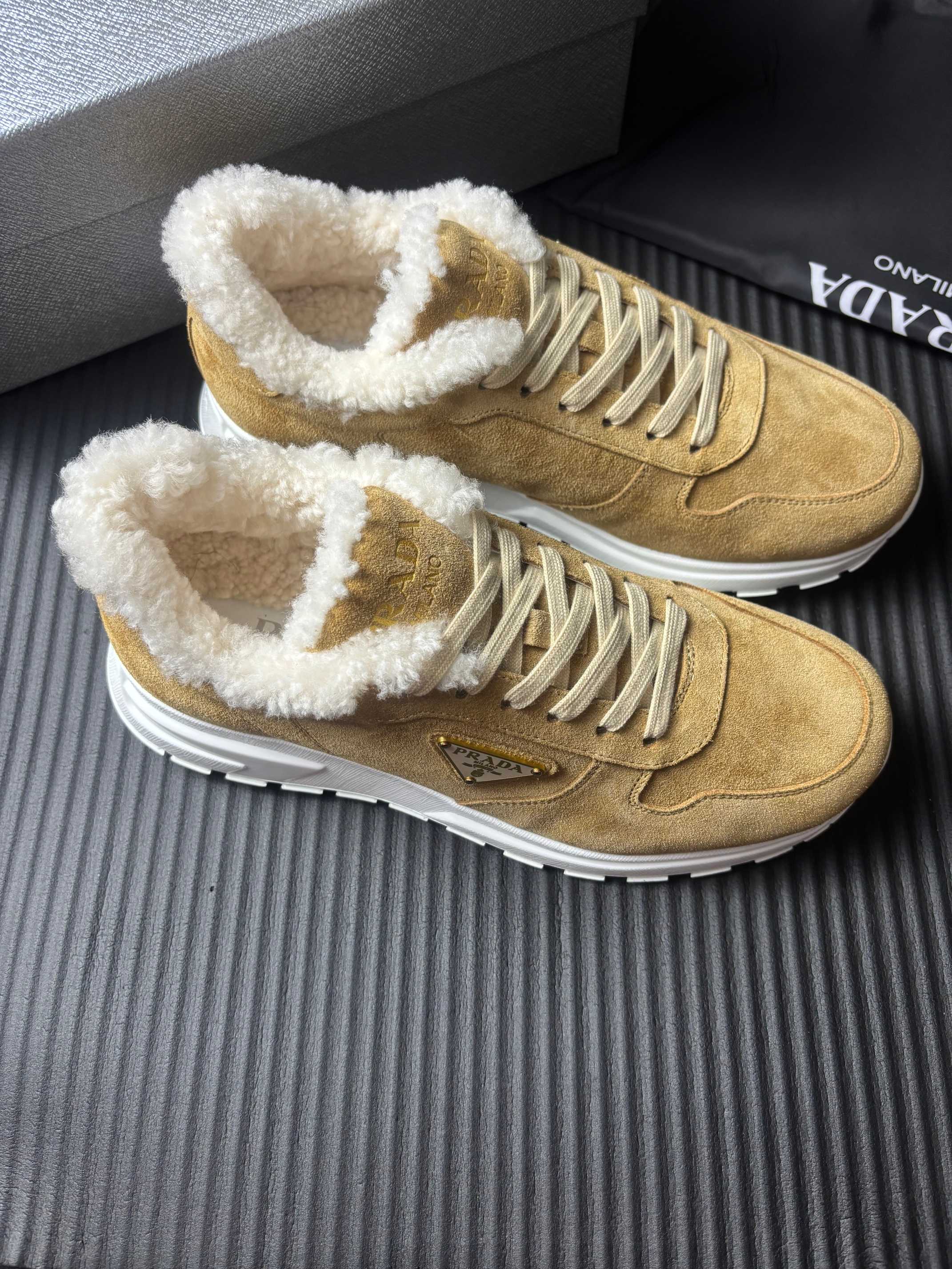 NO:574527,Real wool boots 39---45 apricot,,boots19860909真羊毛靴 39---45 杏色,,boots,Men's shoes