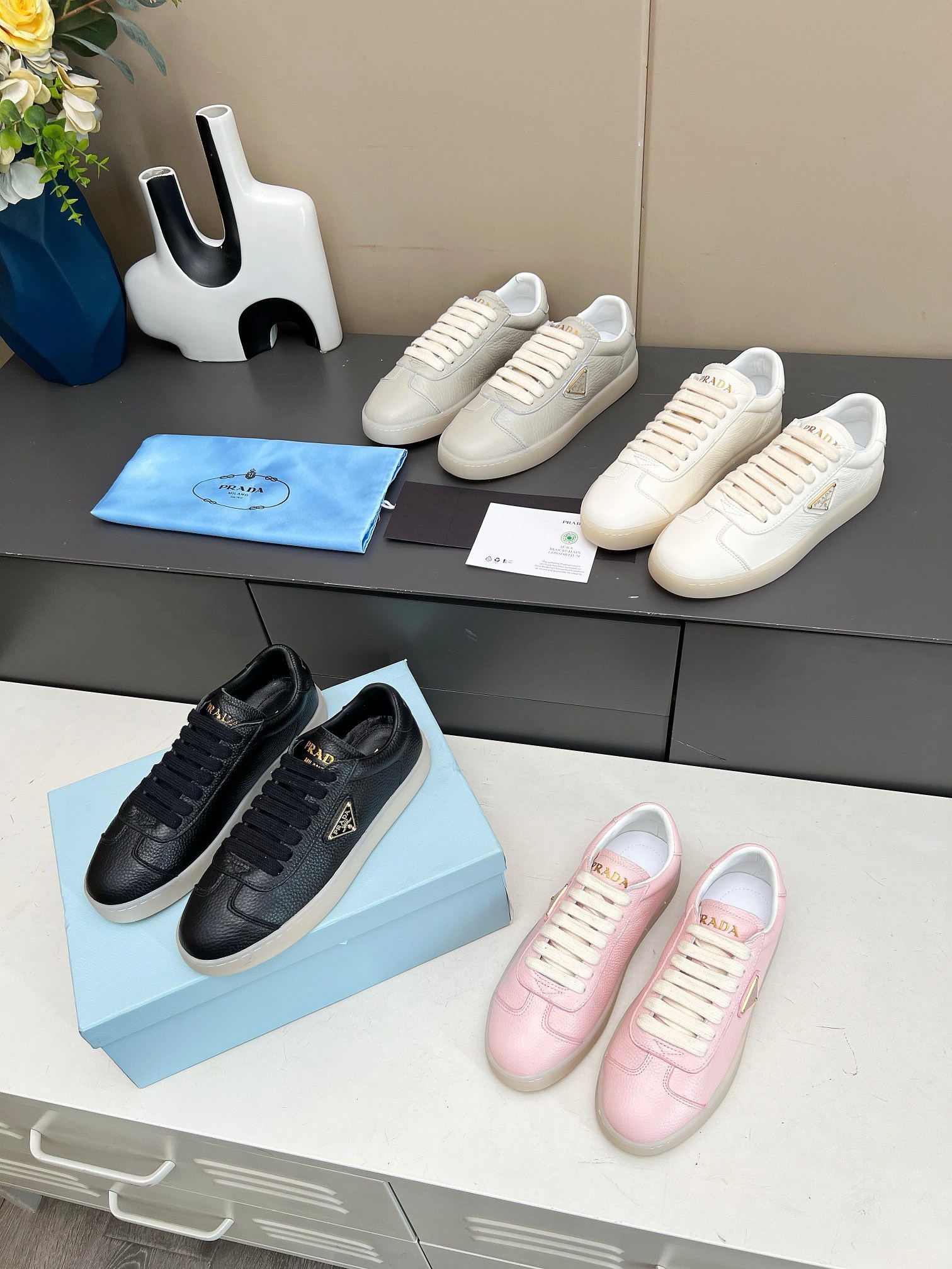 [PRADA*] P: Couple, Talla: 35-44 (W 41, M 45. Hecho a medida) 2024 Prada/Prada "Couple" Metal Logo L