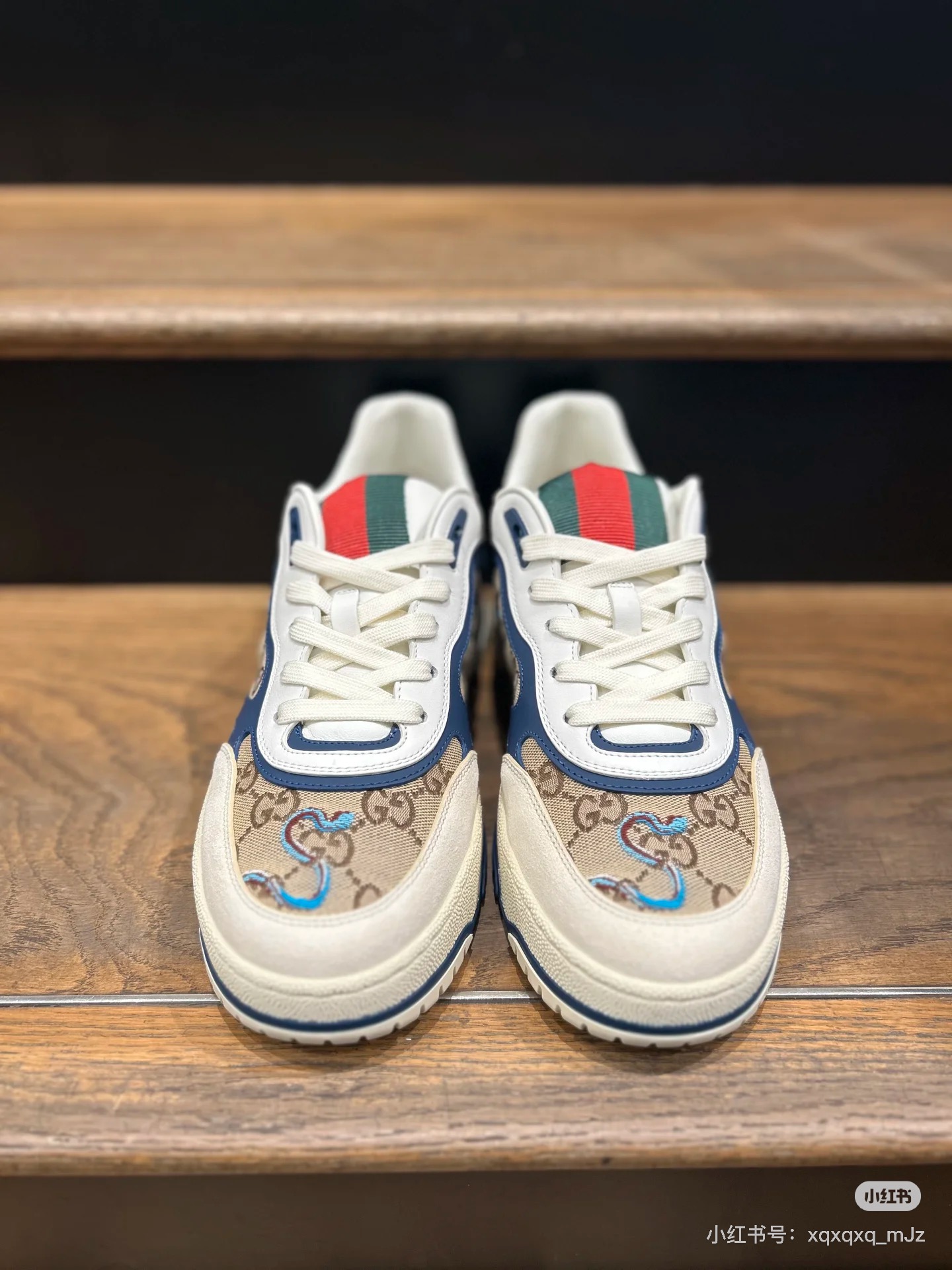 NO:350622,[G Home] Couple Model Size: Women's 35-40-----------------------------------------------------------------------------------------------------------------------------------------------------------------------------------------------------------------------------------------------------------------------------------------------------------------------------------------------------------------------------------------------------------------------------------------------------------------------------------------------------------19860909【G家】 情侣款Size: 女35-40---男款39-44.（45定做）  2025 电绣蛇GUCC 古奇 原单品质  最新爆款高低帮做旧情侣运动鞋系列出货 原版购入开发 做货,这款高低帮运动鞋采用篮球风格廓形设计,巧妙融入镂空拼片和做旧效果,尽显别样匠心.匠心融蕴互扣式双G造型配件和Gucci字样等品牌标识细节,低调致敬品牌设计传承. 配送专柜精美包装 面料原版定制进口牛皮拼接 内里进口头层牛里 鞋底原版开模TPU鞋底 底厚:3cm,,gucci,gucci,sneakers,cowhide,Men's shoes