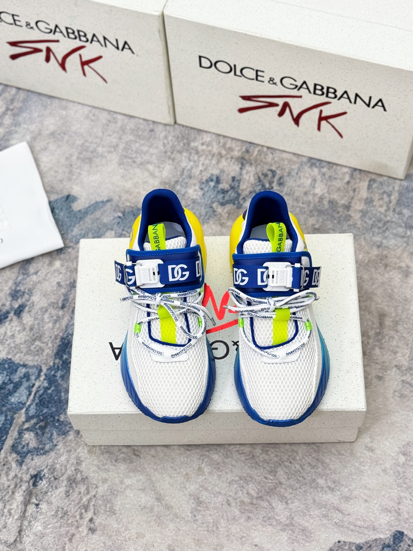 NO:350277,[DG*Dougabana] Size: 338-44 sizes (.45.46 customized without return and exchange) High-end version high quality D0LCE & GABBANA New Dolce & Gabbana DG high-end men's sneakers. Top counter original single product. Original imported cowhide with various materials splicing design. The inner is matched with breathable mesh, which has a strong sense of comfort. Original TPR elastic sole., Dolce & Gabbana, Dolce & Gabbana, sneakers, cowhide19860909【DG*杜嘉班纳】 Size:338-44码（.45.46定制不退换） 高端版本高质量 D0LCE & GABBANA 杜嘉班纳 新品Dolce&GabbanaDG高端男士运动鞋.顶级专柜原单货. 原版进口牛皮 多种材质拼接设计 内里搭配透气网布,舒适感强 原版TPR弹力大底.,,Dolce&Gabbana,Dolce&Gabbana,sneakers,cowhide,Men's shoes